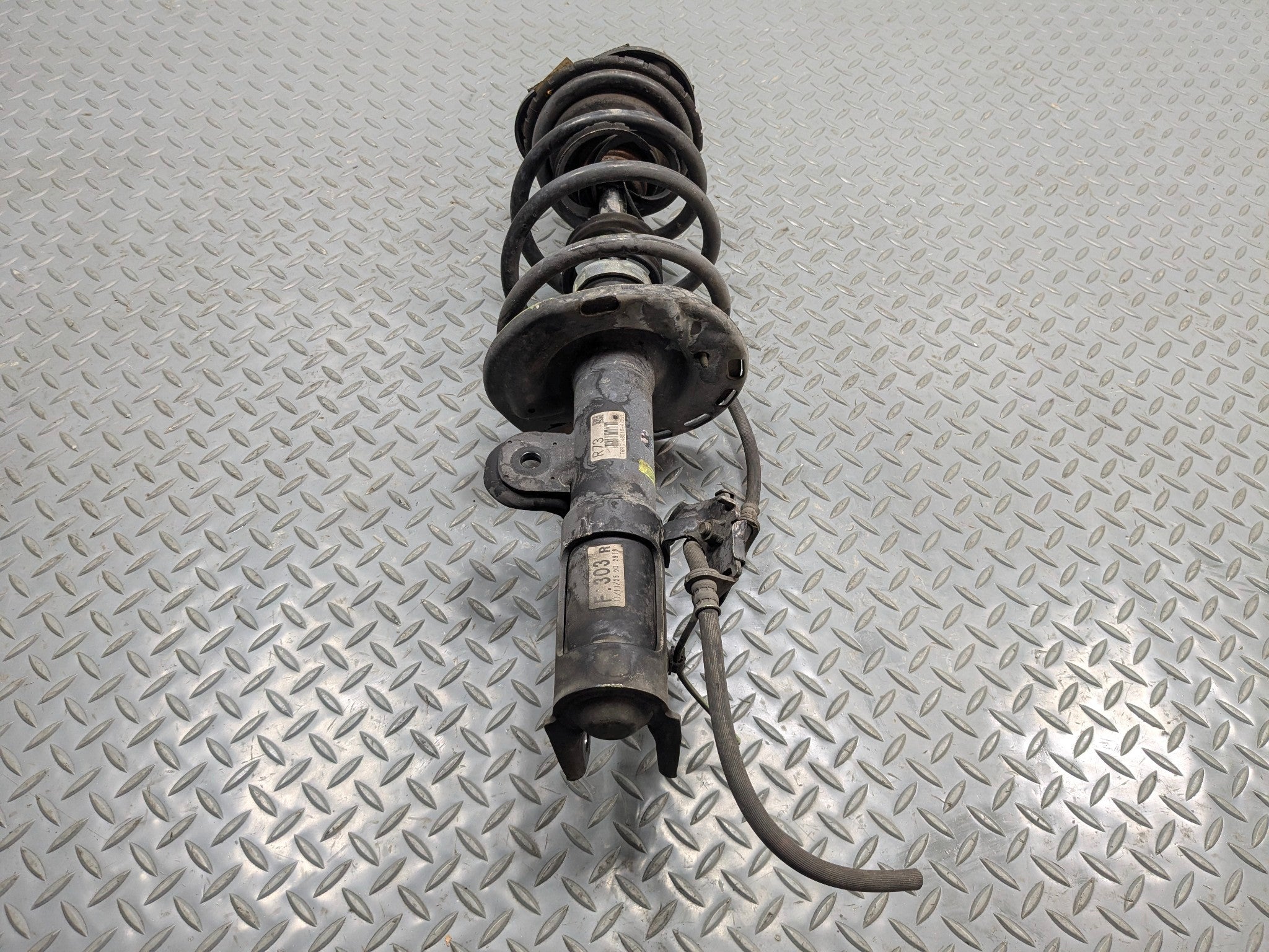 10 - 11 OEM TOYOTA PRIUS FRONT RIGHT PASSENGER SIDE SUSPENSION STRUT ABSORBER