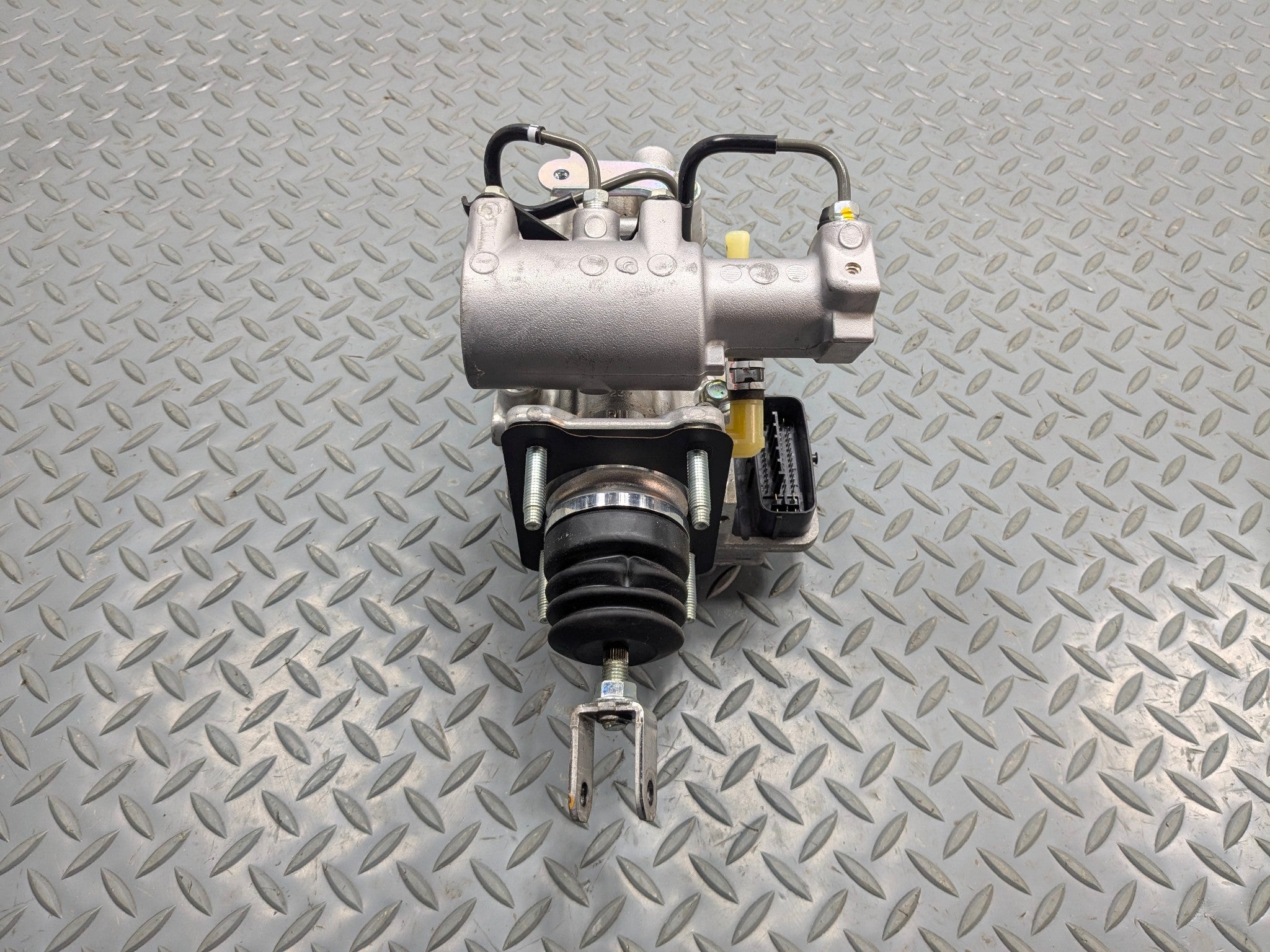 10 - 11 OEM TOYOTA PRIUS ANTI-LOCK BRAKE PARTS WITH POWER BRAKE BOOSTER ASSEMBLY