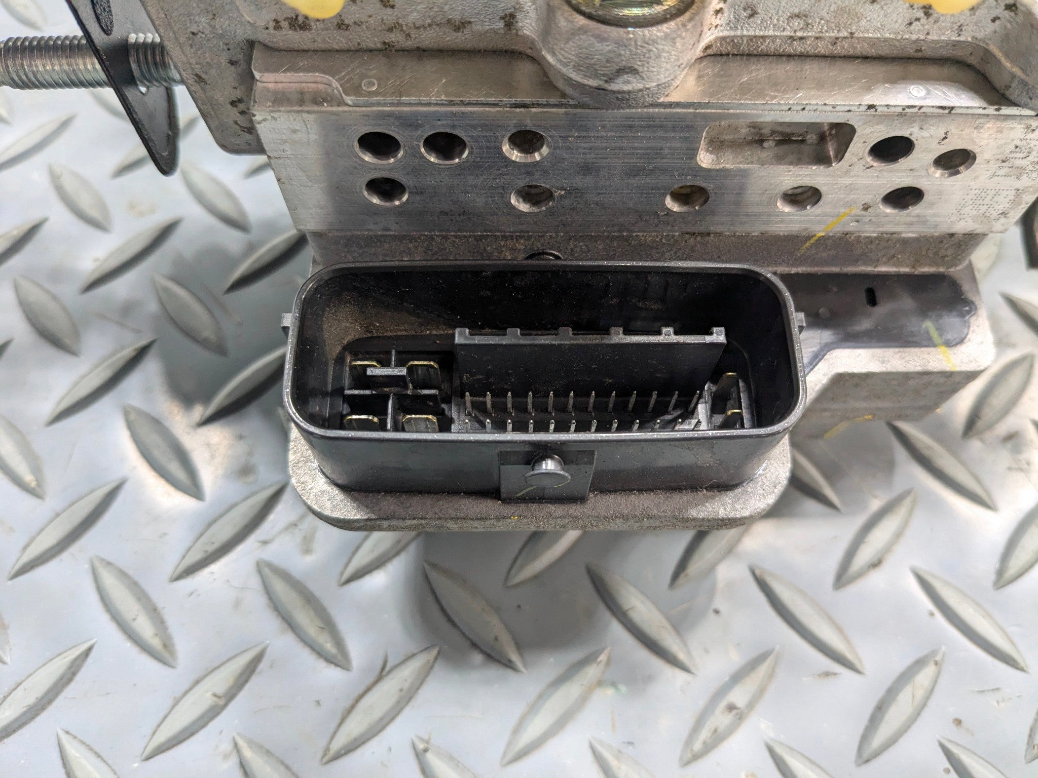 10 - 11 OEM TOYOTA PRIUS ANTI-LOCK BRAKE PARTS WITH POWER BRAKE BOOSTER ASSEMBLY