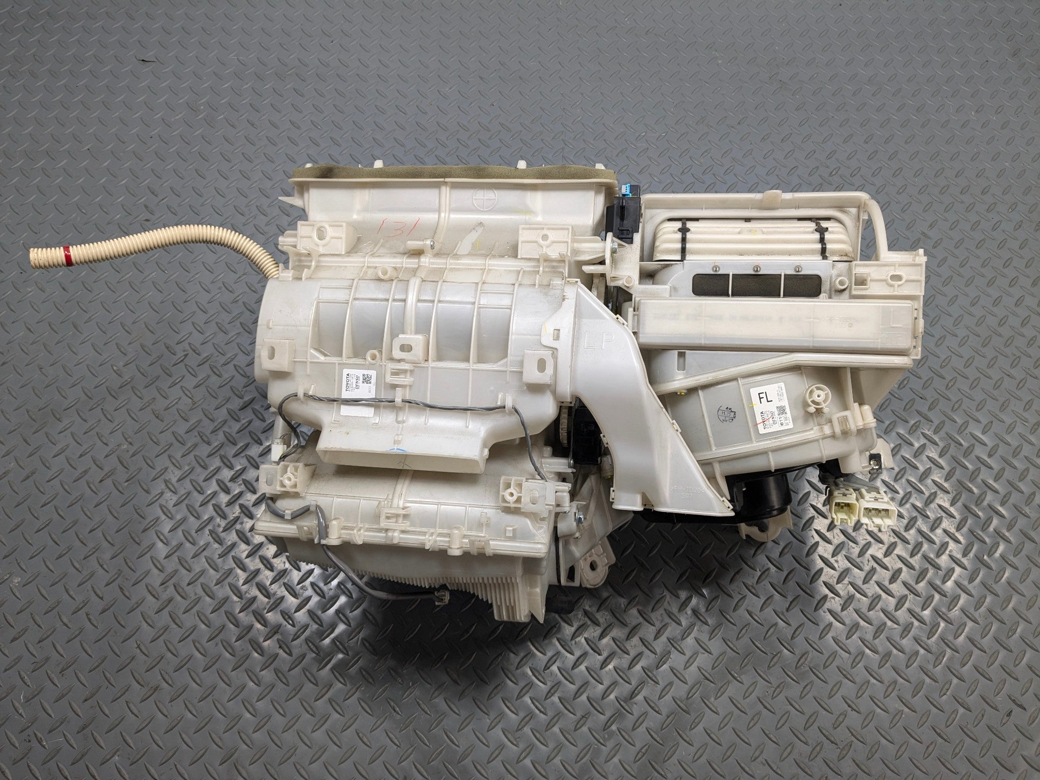 10 - 11 OEM TOYOTA PRIUS HVAC AC EVAPORATOR CLIMATE TEMPERATURE HEATER ASSEMBLY