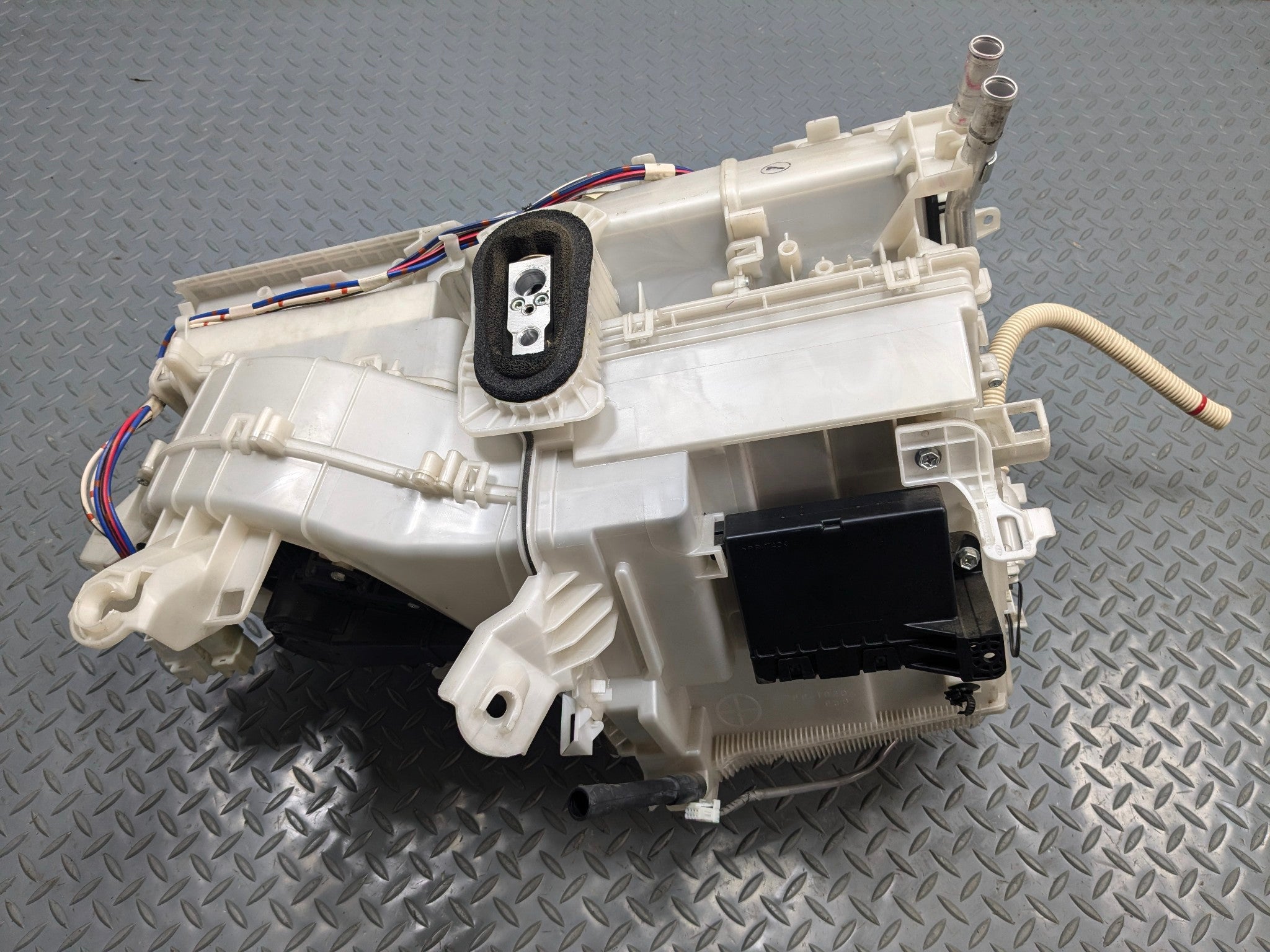 10 - 11 OEM TOYOTA PRIUS HVAC AC EVAPORATOR CLIMATE TEMPERATURE HEATER ASSEMBLY