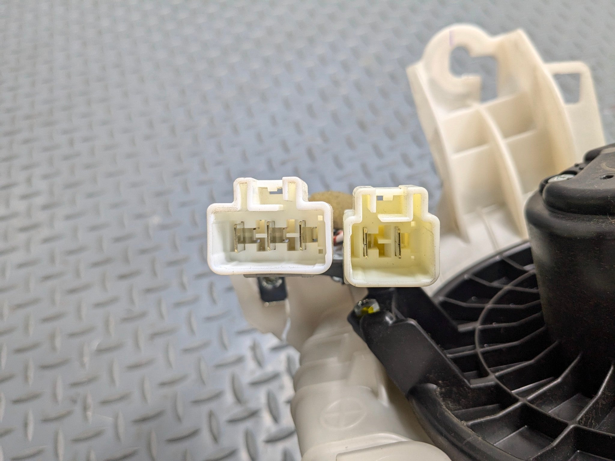 10 - 11 OEM TOYOTA PRIUS HVAC AC EVAPORATOR CLIMATE TEMPERATURE HEATER ASSEMBLY