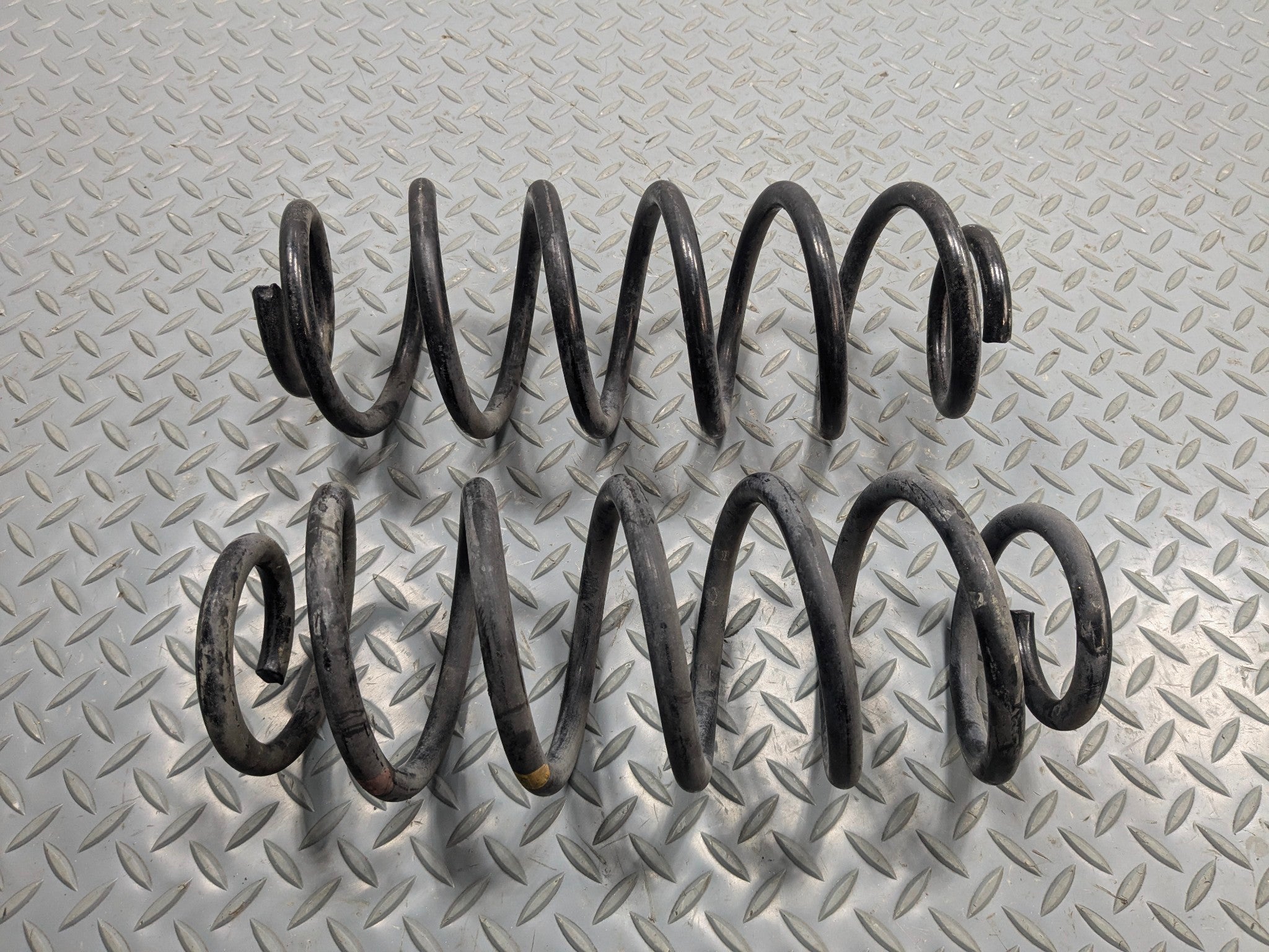 10 - 11 OEM TOYOTA PRIUS REAR LEFT AND RIGHT SIDE SUSPENSION COIL SPRING PAIR