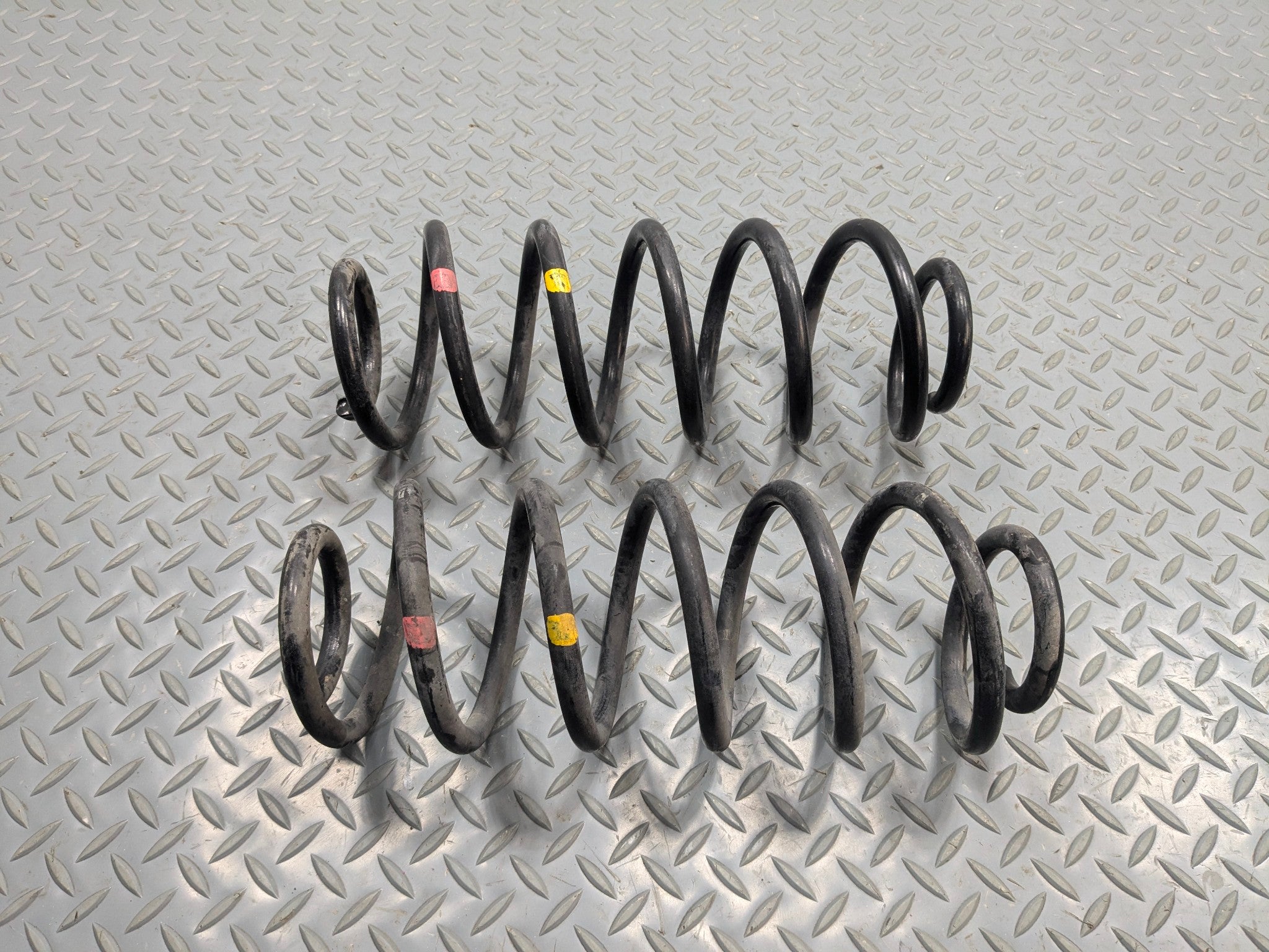 10 - 11 OEM TOYOTA PRIUS REAR LEFT AND RIGHT SIDE SUSPENSION COIL SPRING PAIR