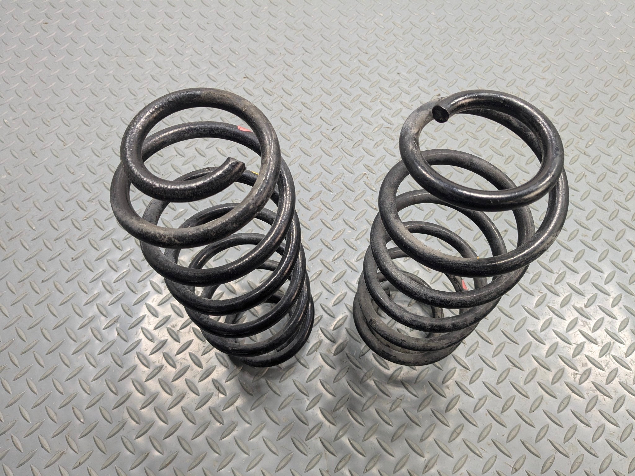 10 - 11 OEM TOYOTA PRIUS REAR LEFT AND RIGHT SIDE SUSPENSION COIL SPRING PAIR