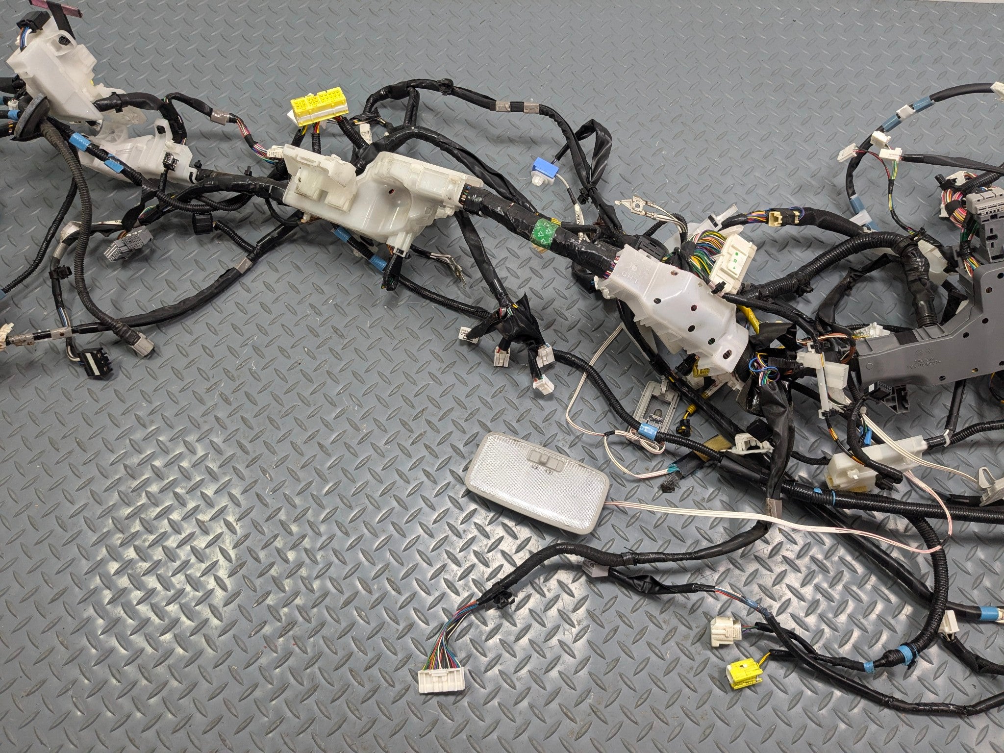 10 - 11 OEM TOYOTA PRIUS INTERIOR BODY WIRE WIRING HARNESS CABLE AND CONNECTOR