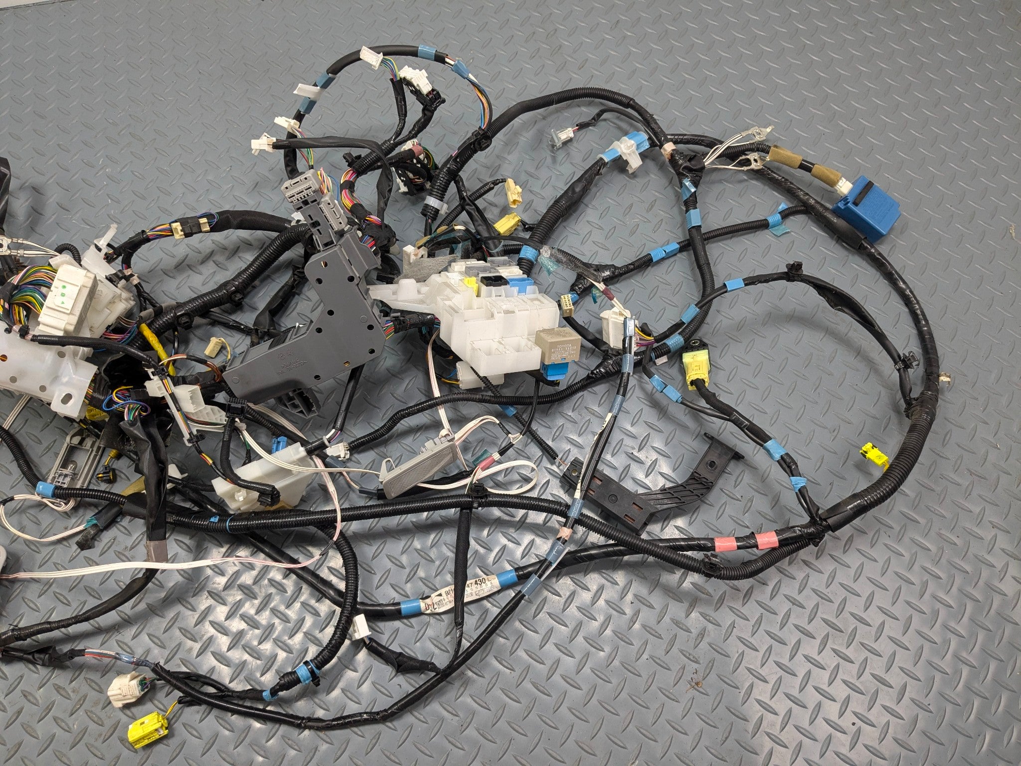 10 - 11 OEM TOYOTA PRIUS INTERIOR BODY WIRE WIRING HARNESS CABLE AND CONNECTOR