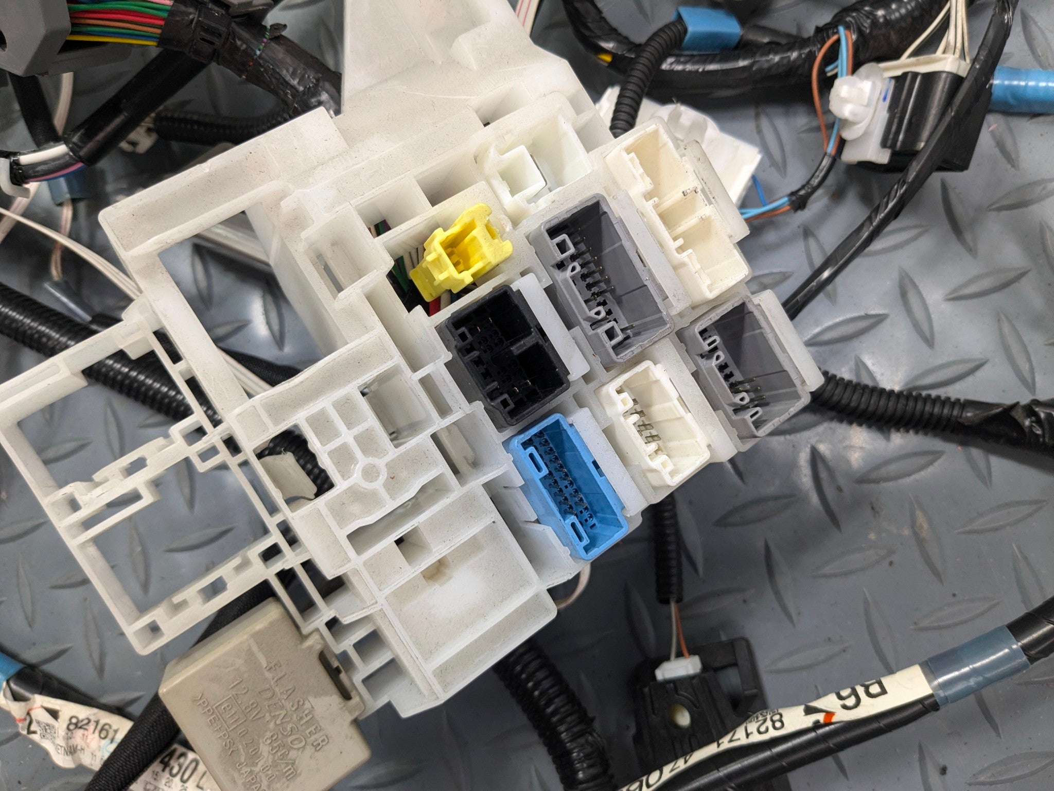 10 - 11 OEM TOYOTA PRIUS INTERIOR BODY WIRE WIRING HARNESS CABLE AND CONNECTOR