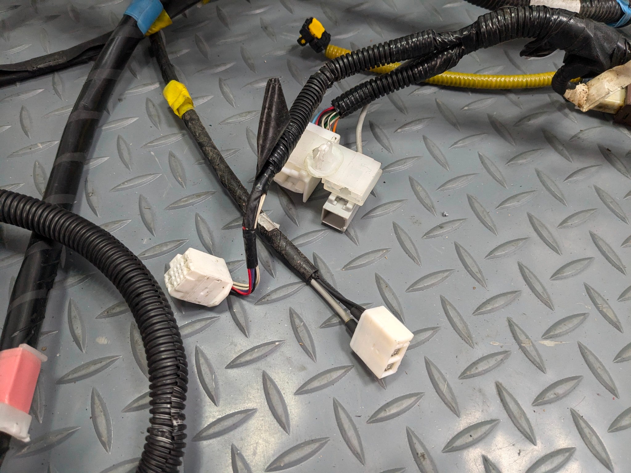 10 - 11 OEM TOYOTA PRIUS INTERIOR BODY WIRE WIRING HARNESS CABLE AND CONNECTOR