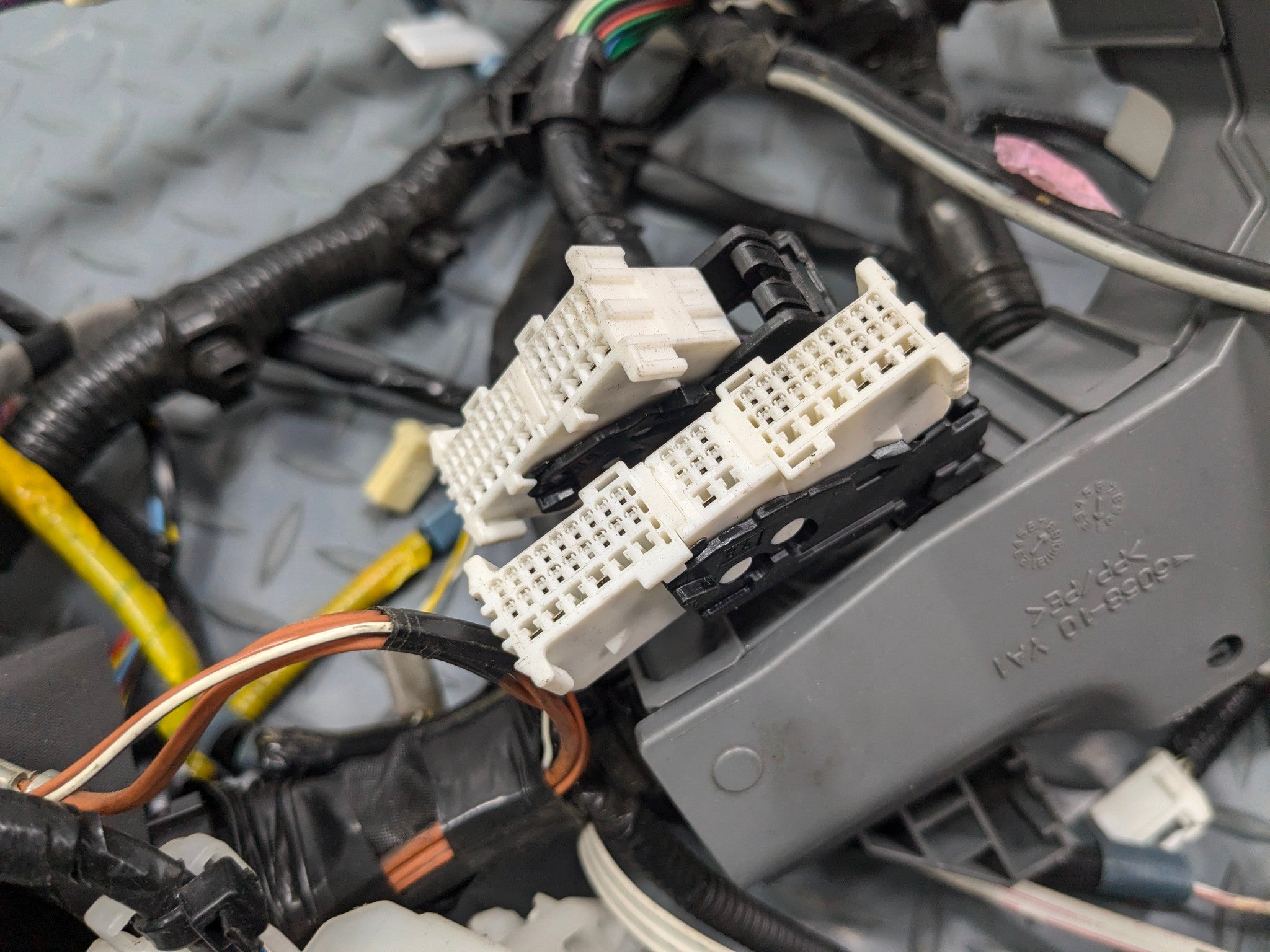 10 - 11 OEM TOYOTA PRIUS INTERIOR BODY WIRE WIRING HARNESS CABLE AND CONNECTOR