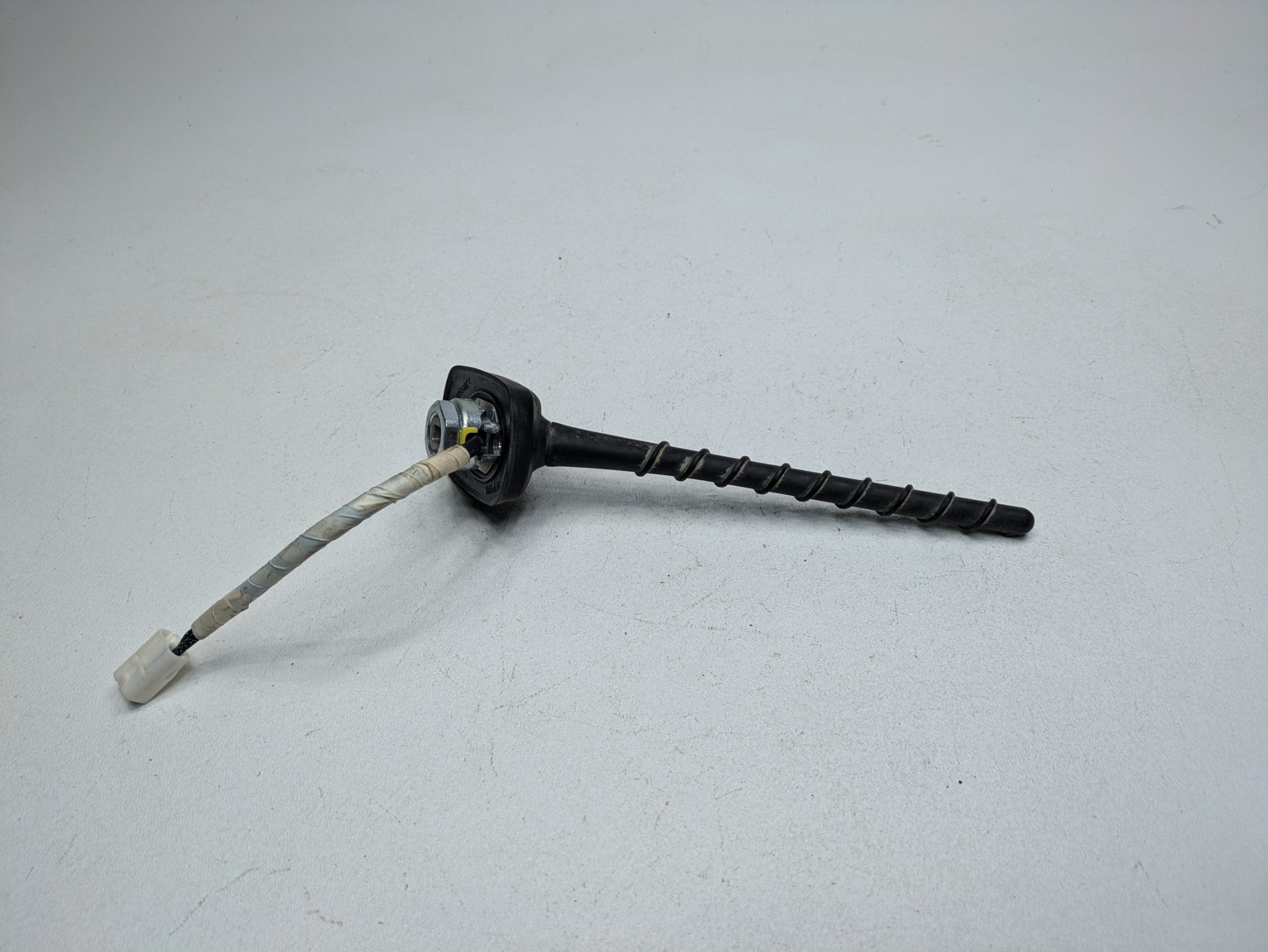 2012 - 2015 OEM TOYOTA PRIUS ROOF AUDIO RADIO ANTENNA WITH POLE