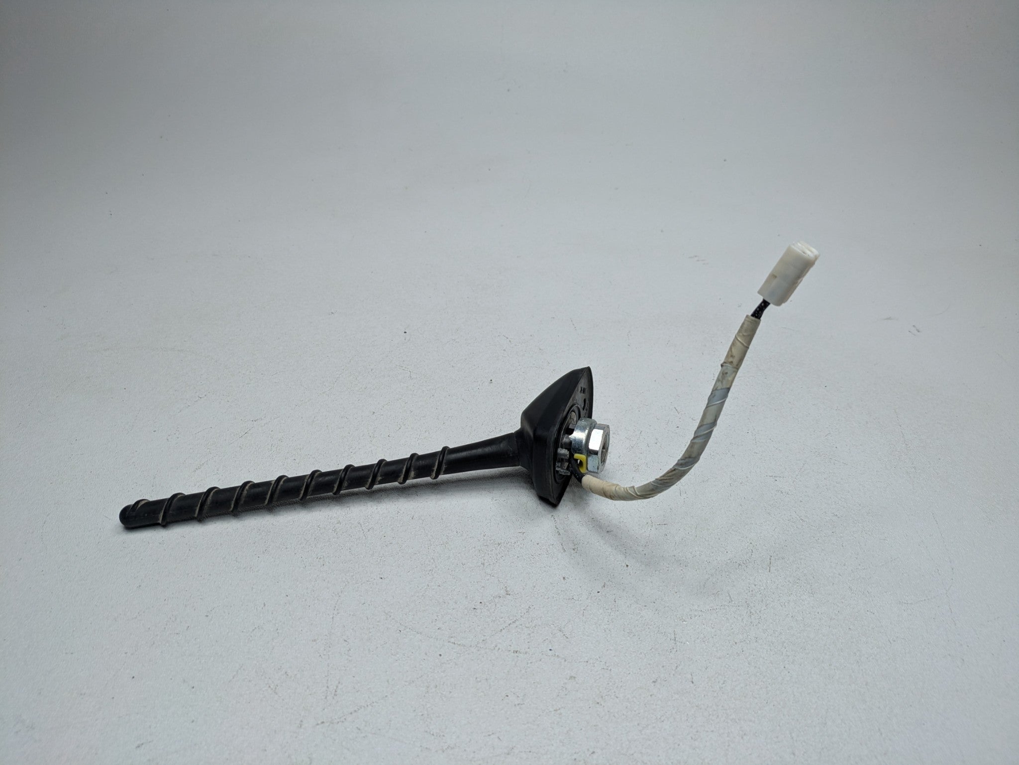 2012 - 2015 OEM TOYOTA PRIUS ROOF AUDIO RADIO ANTENNA WITH POLE