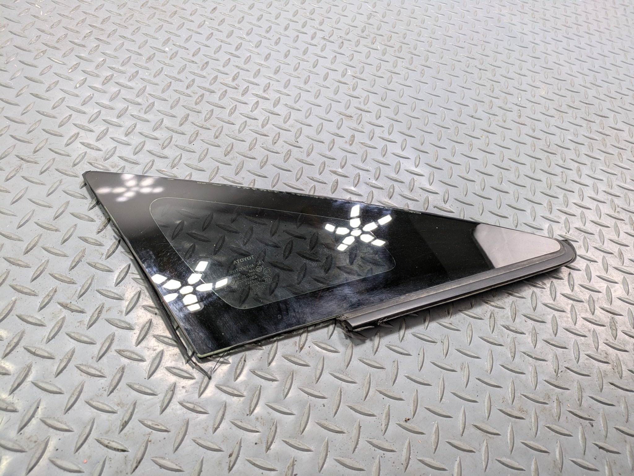2012 - 2015 OEM TOYOTA PRIUS FRONT RIGHT PASSENGER SIDE VENT GLASS WINDOW