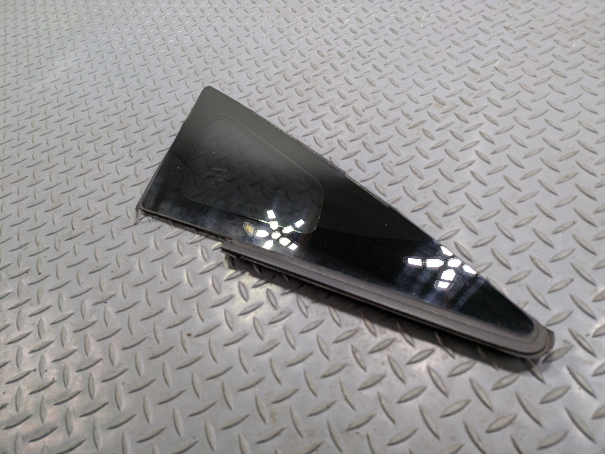 2012 - 2015 OEM TOYOTA PRIUS FRONT RIGHT PASSENGER SIDE VENT GLASS WINDOW