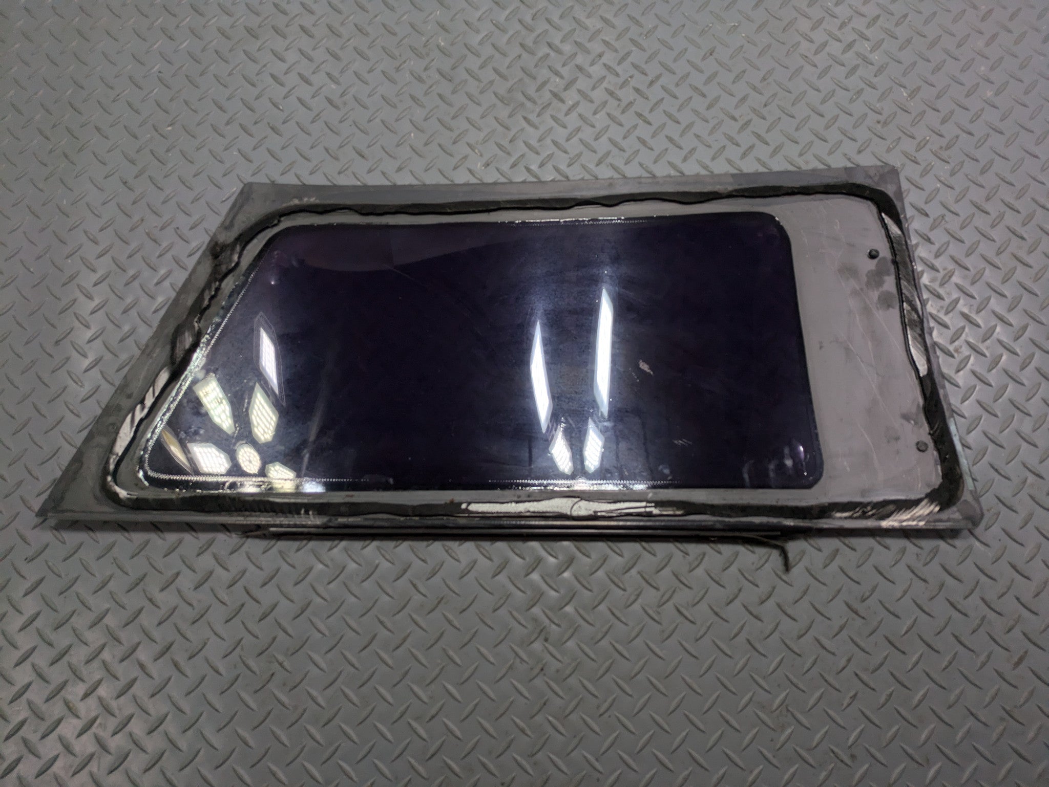 2011 - 2013 OEM MINI COOPER REAR LEFT DRIVER SIDE QUARTER WINDOW GLASS