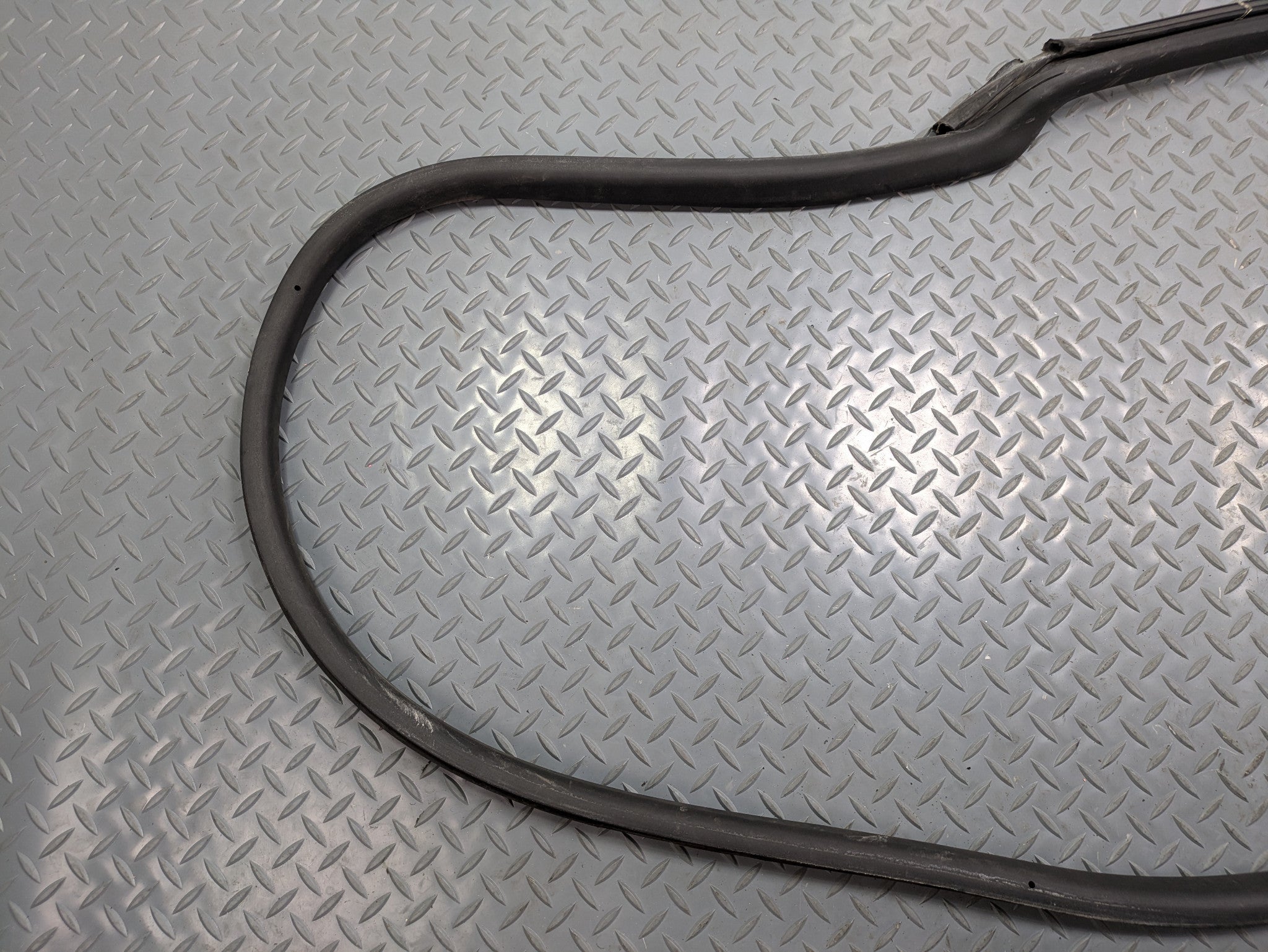 2011 - 2013 OEM MINI COOPER FRONT LEFT SIDE DOOR SEAL WEATHERSTRIP RUBBER