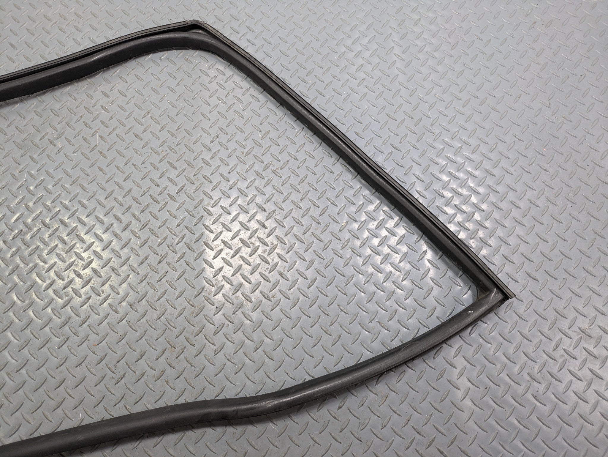 2011 - 2013 OEM MINI COOPER FRONT LEFT SIDE DOOR SEAL WEATHERSTRIP RUBBER