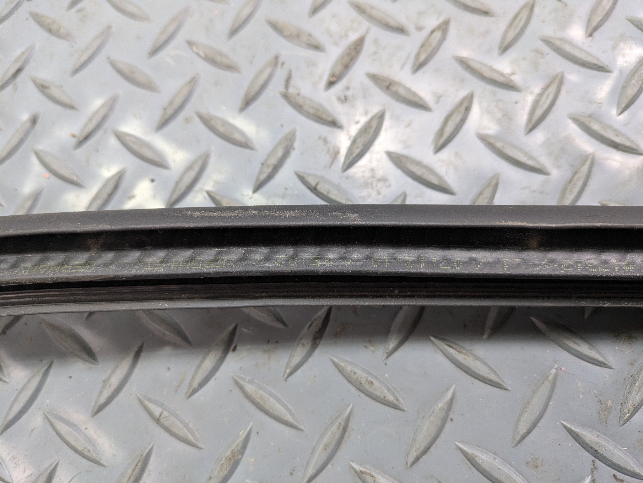 2011 - 2013 OEM MINI COOPER FRONT LEFT SIDE DOOR SEAL WEATHERSTRIP RUBBER