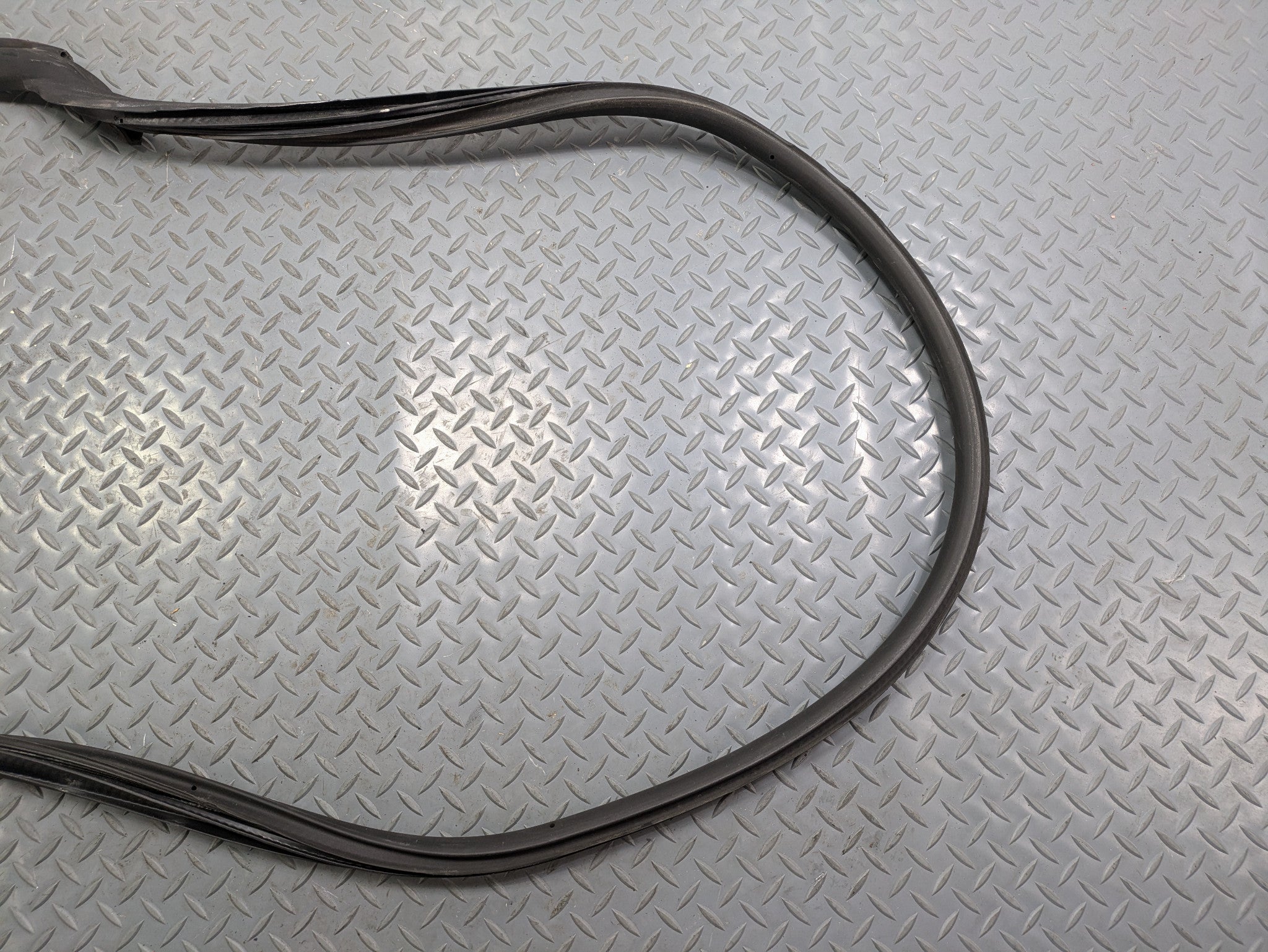 2011 - 2013 OEM MINI COOPER FRONT RIGHT SIDE DOOR SEAL WEATHERSTRIP RUBBER