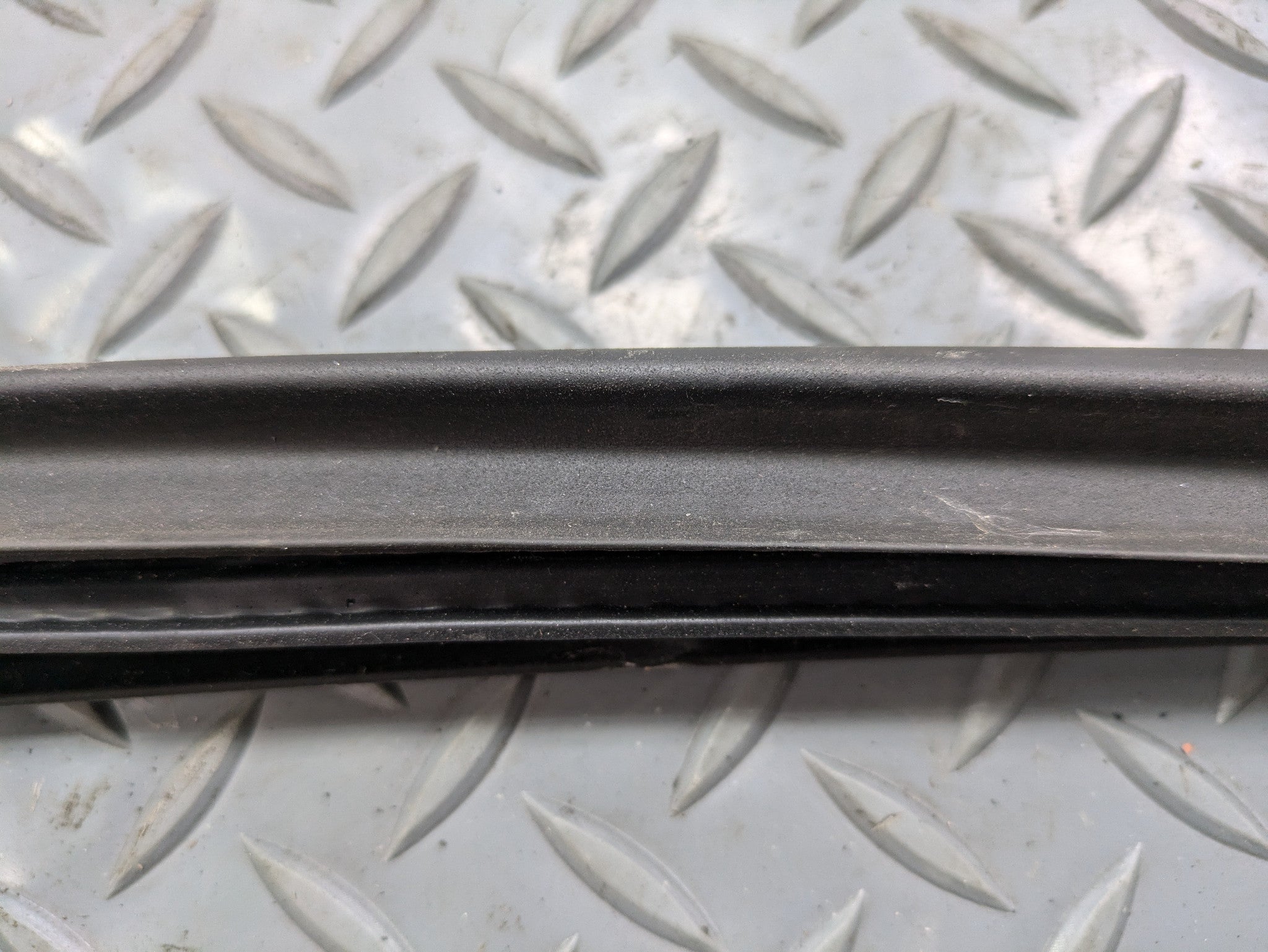 2011 - 2013 OEM MINI COOPER FRONT RIGHT SIDE DOOR SEAL WEATHERSTRIP RUBBER