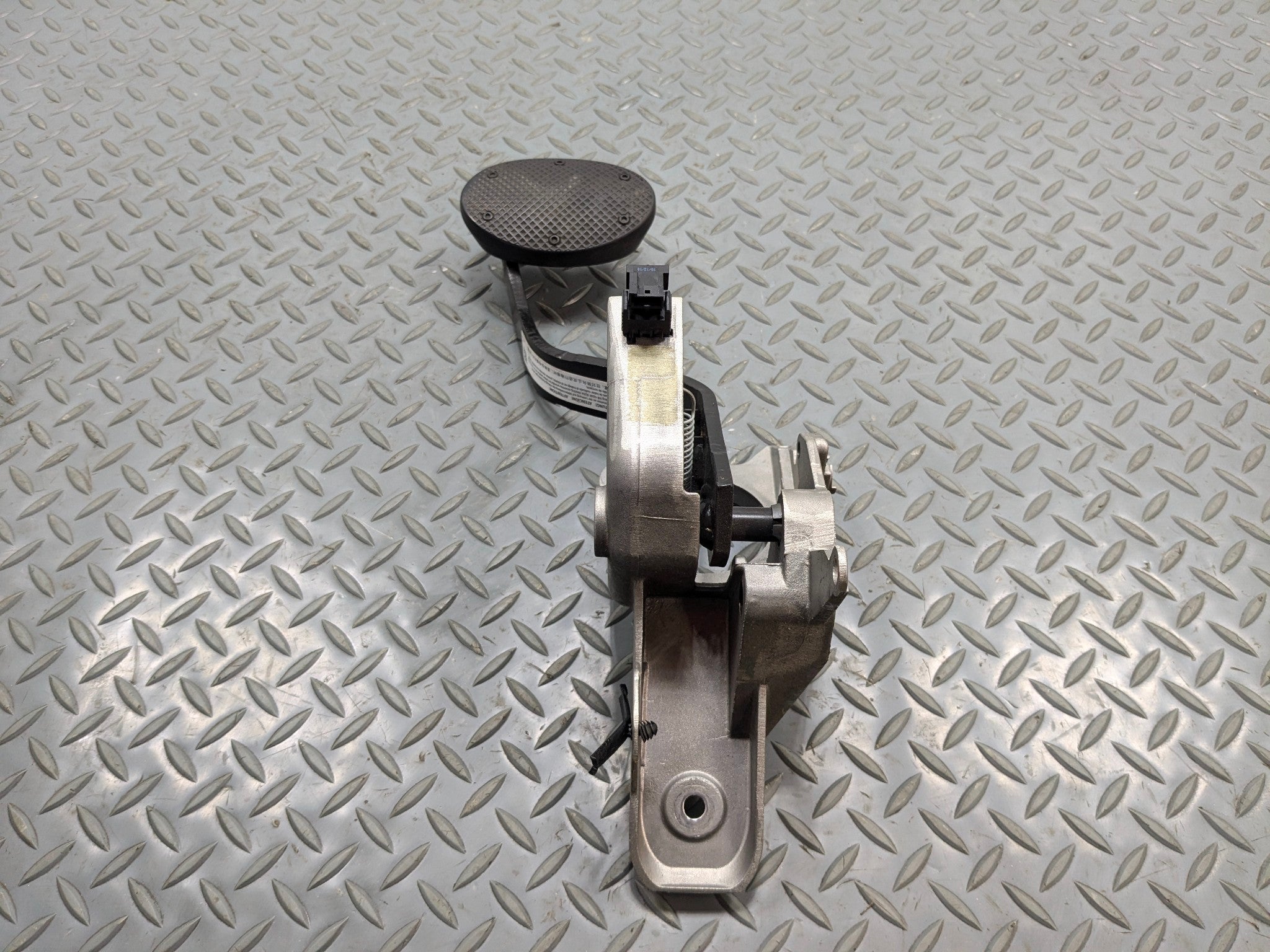 11 - 13 OEM MINI COOPER PARKING BRAKE PEDAL FOOT STEP PAD WITH BRACKET ASSEMBLY