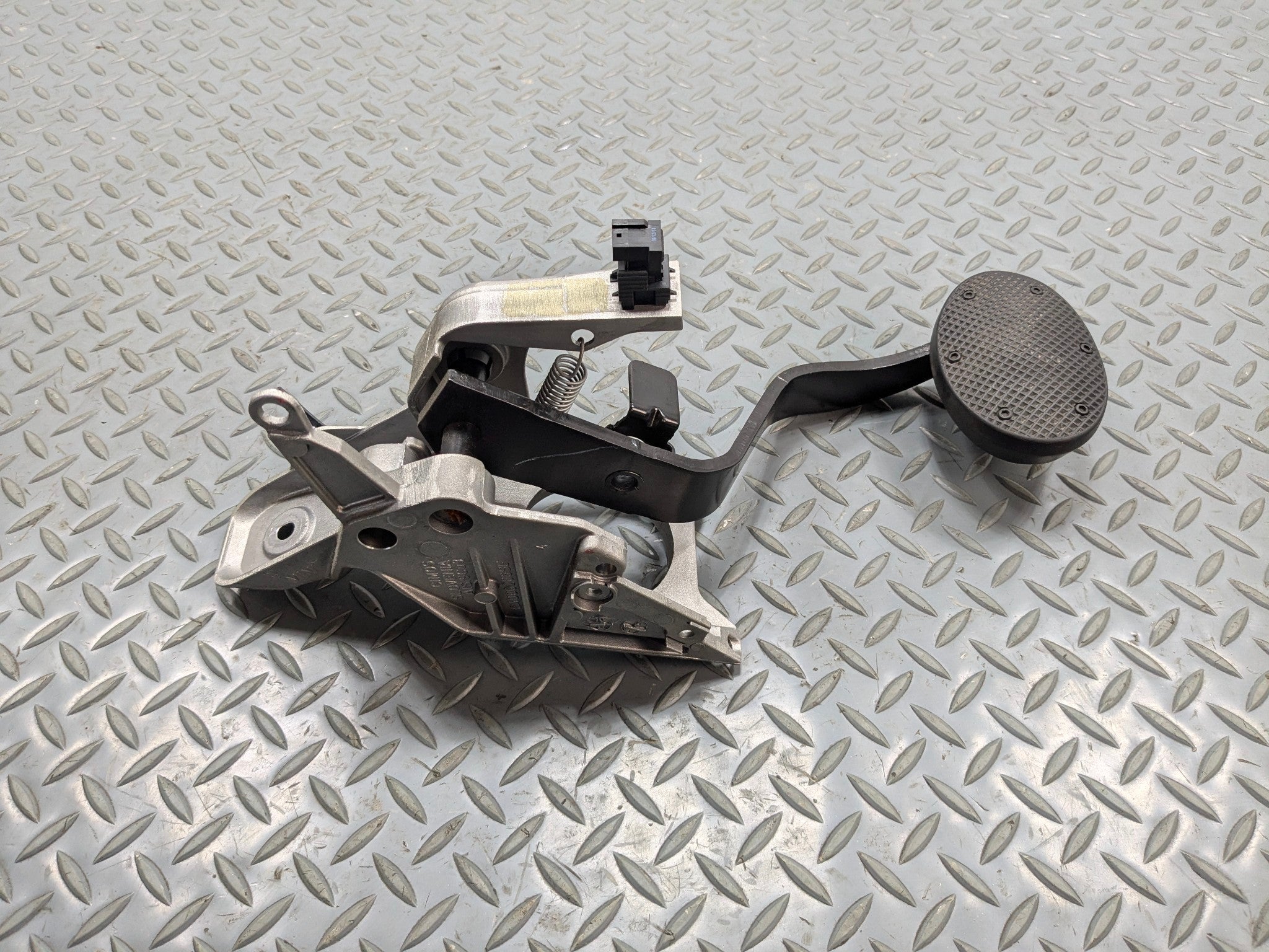 11 - 13 OEM MINI COOPER PARKING BRAKE PEDAL FOOT STEP PAD WITH BRACKET ASSEMBLY