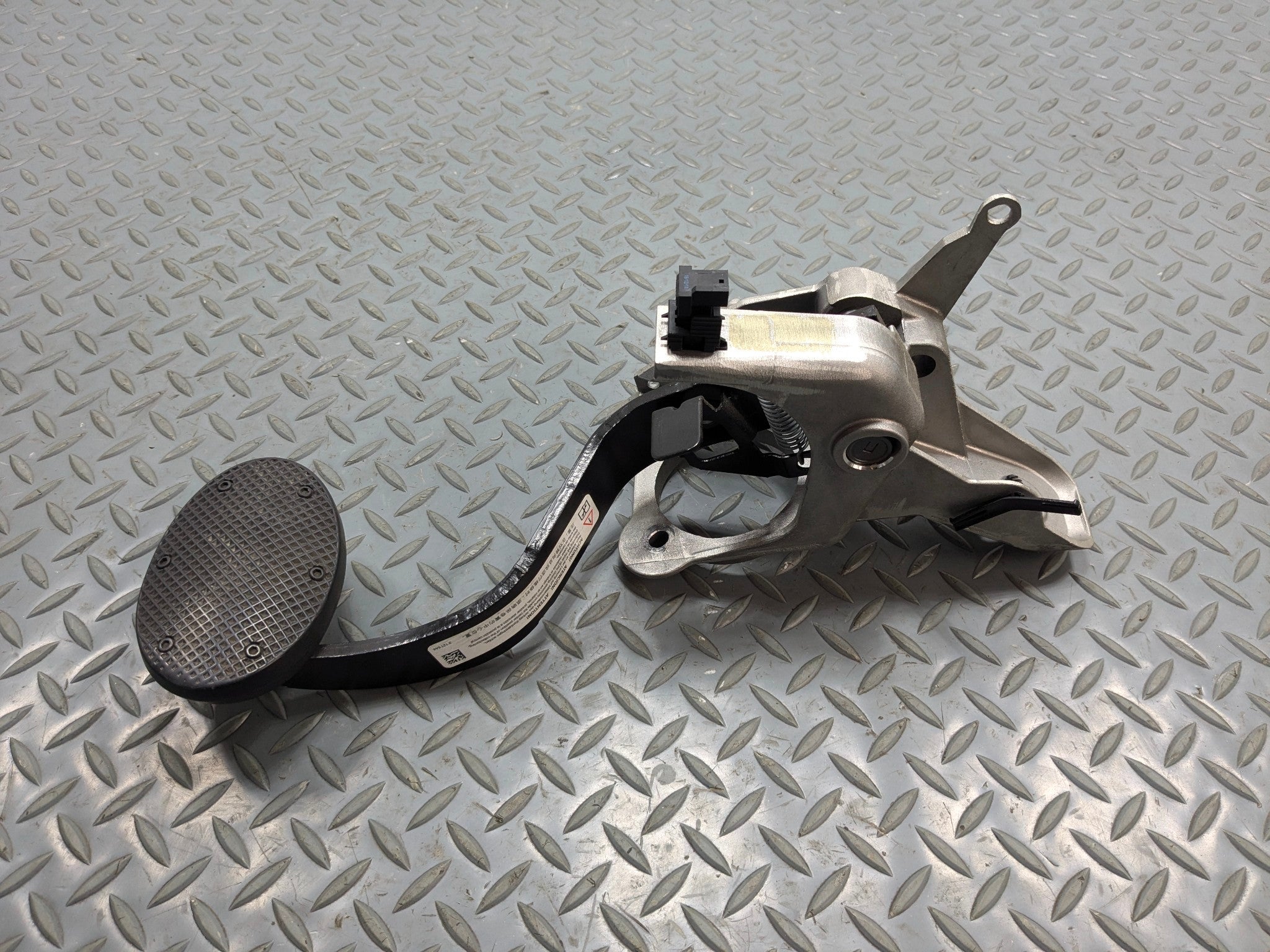 11 - 13 OEM MINI COOPER PARKING BRAKE PEDAL FOOT STEP PAD WITH BRACKET ASSEMBLY