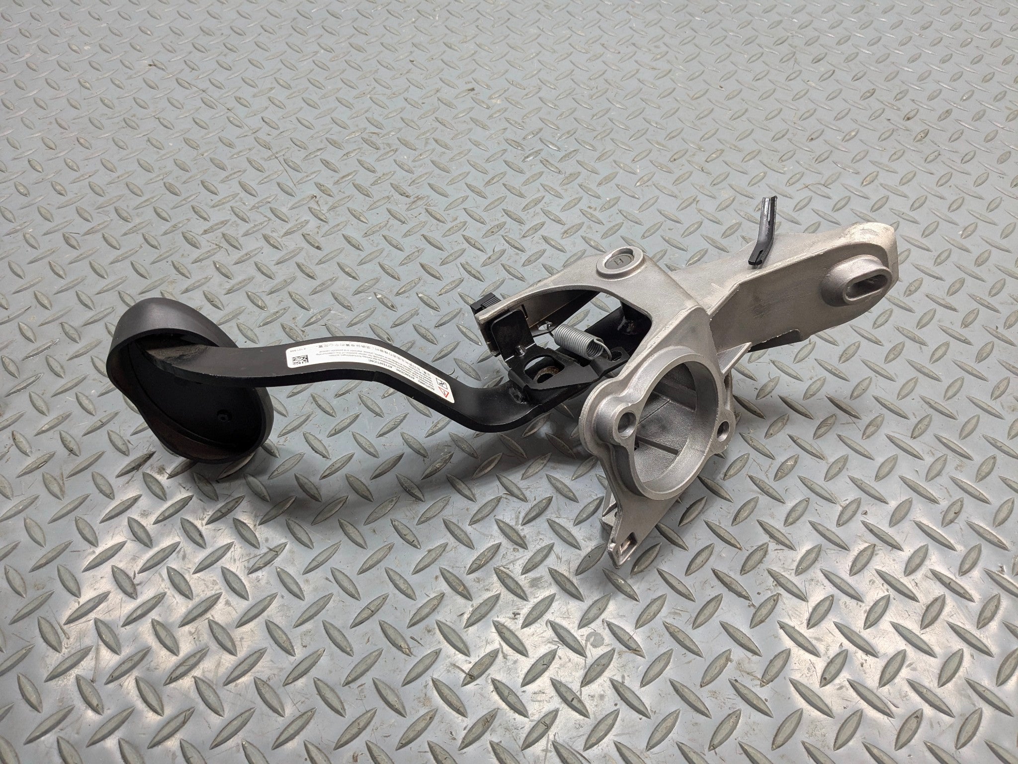 11 - 13 OEM MINI COOPER PARKING BRAKE PEDAL FOOT STEP PAD WITH BRACKET ASSEMBLY