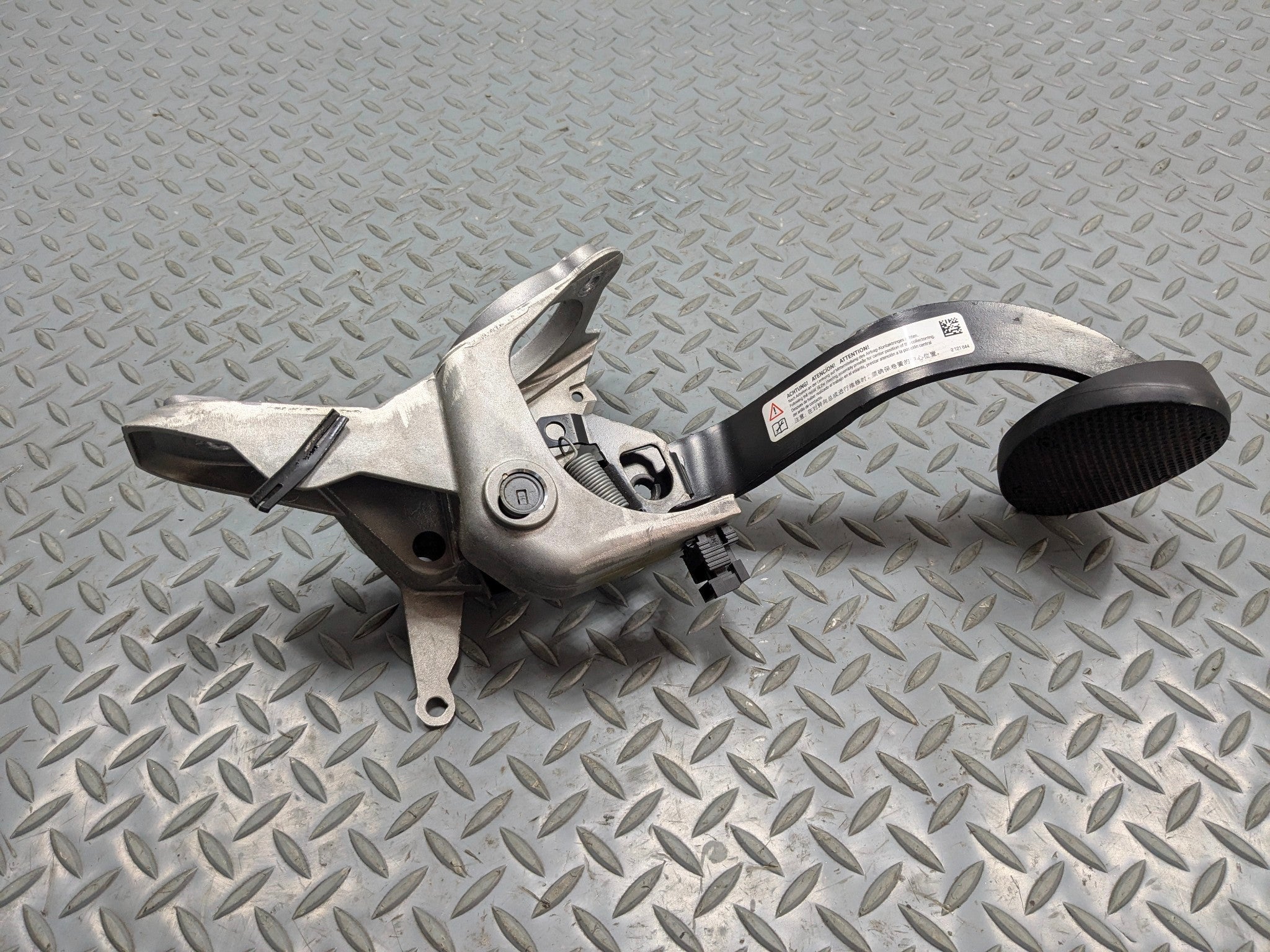 11 - 13 OEM MINI COOPER PARKING BRAKE PEDAL FOOT STEP PAD WITH BRACKET ASSEMBLY