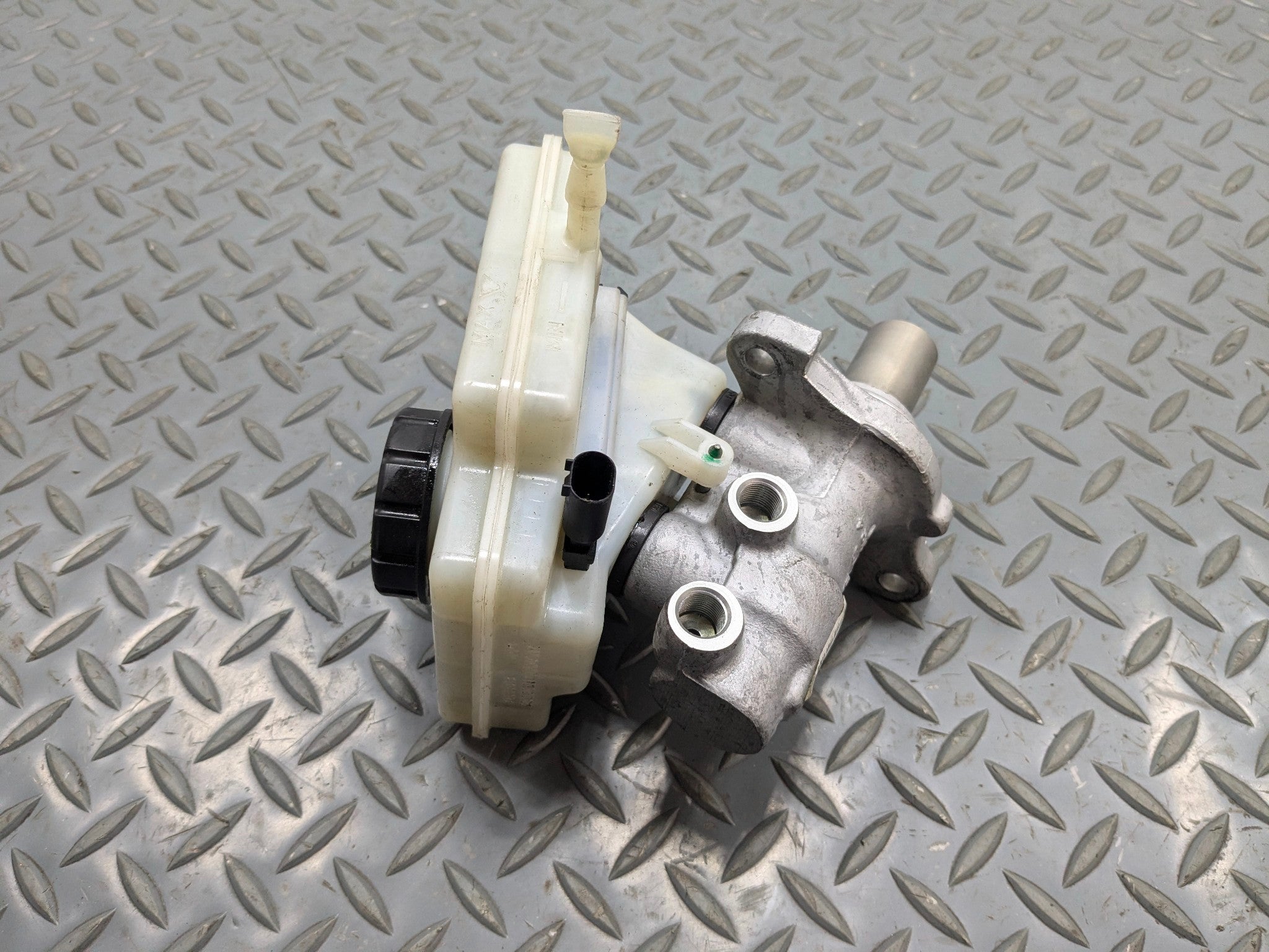 2011 - 2013 OEM MINI COOPER POWER BRAKE MASTER CYLINDER WITH RESERVOIR