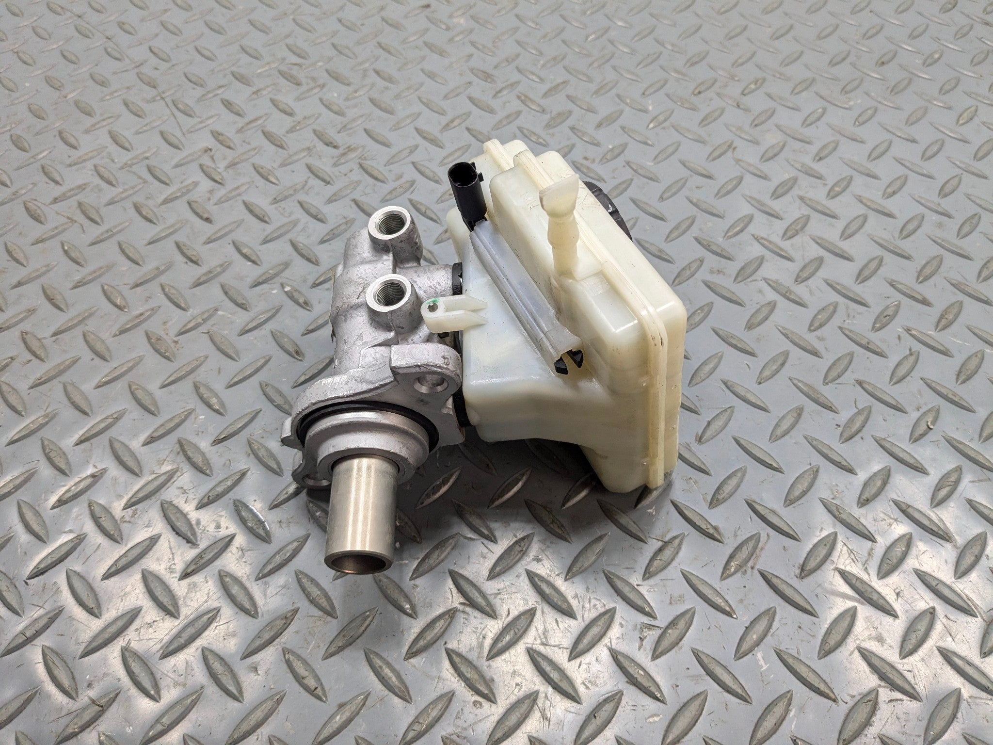 2011 - 2013 OEM MINI COOPER POWER BRAKE MASTER CYLINDER WITH RESERVOIR
