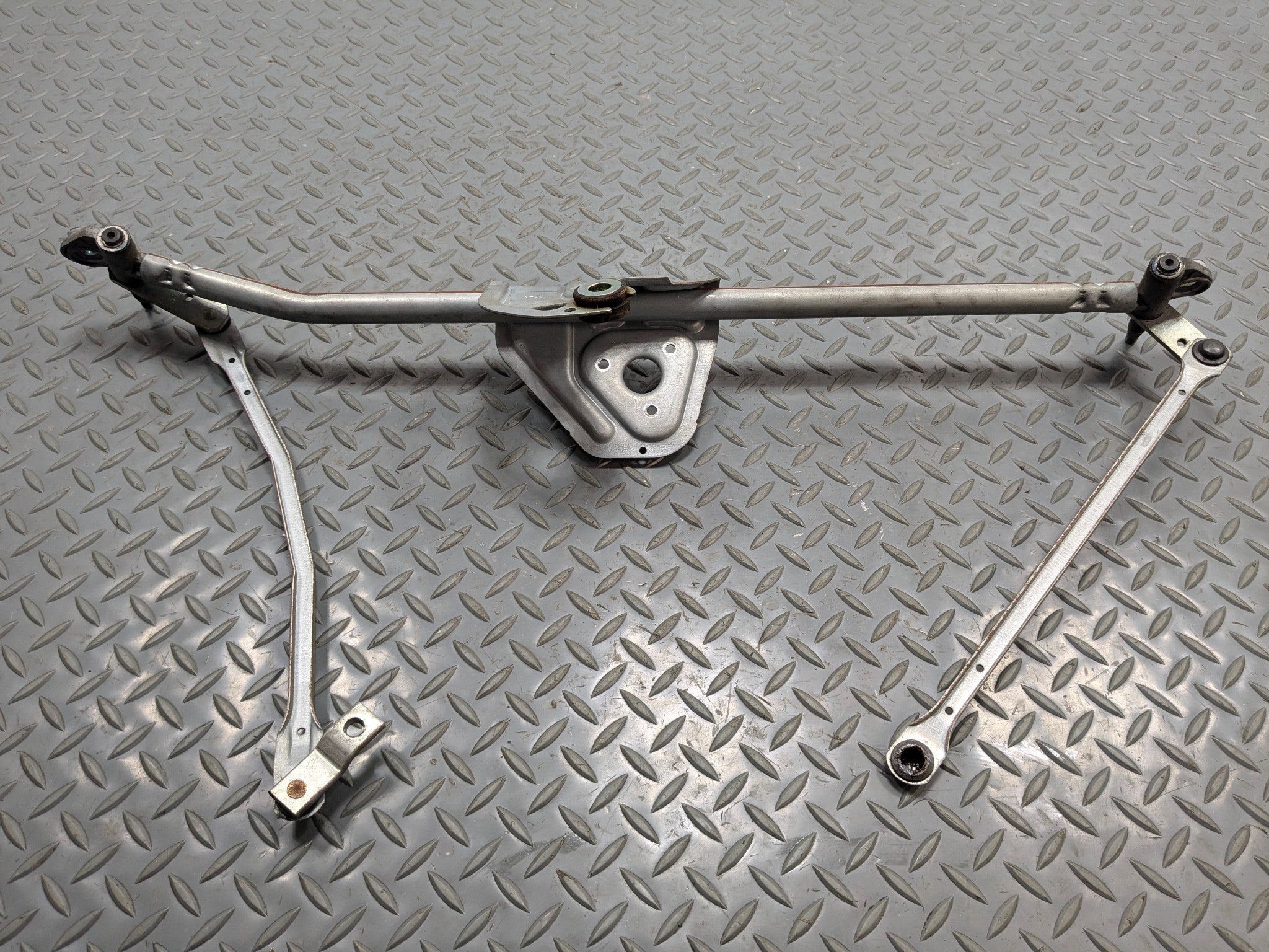 2011 - 2013 OEM MINI COOPER FRONT WINDSHIELD WIPER TRANSMISSION LINKAGE