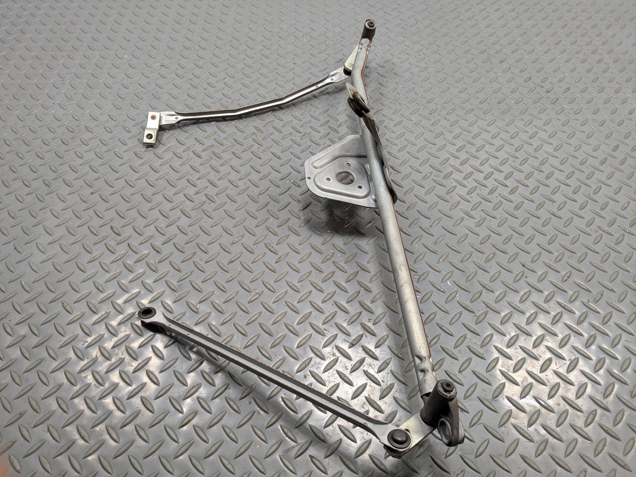 2011 - 2013 OEM MINI COOPER FRONT WINDSHIELD WIPER TRANSMISSION LINKAGE