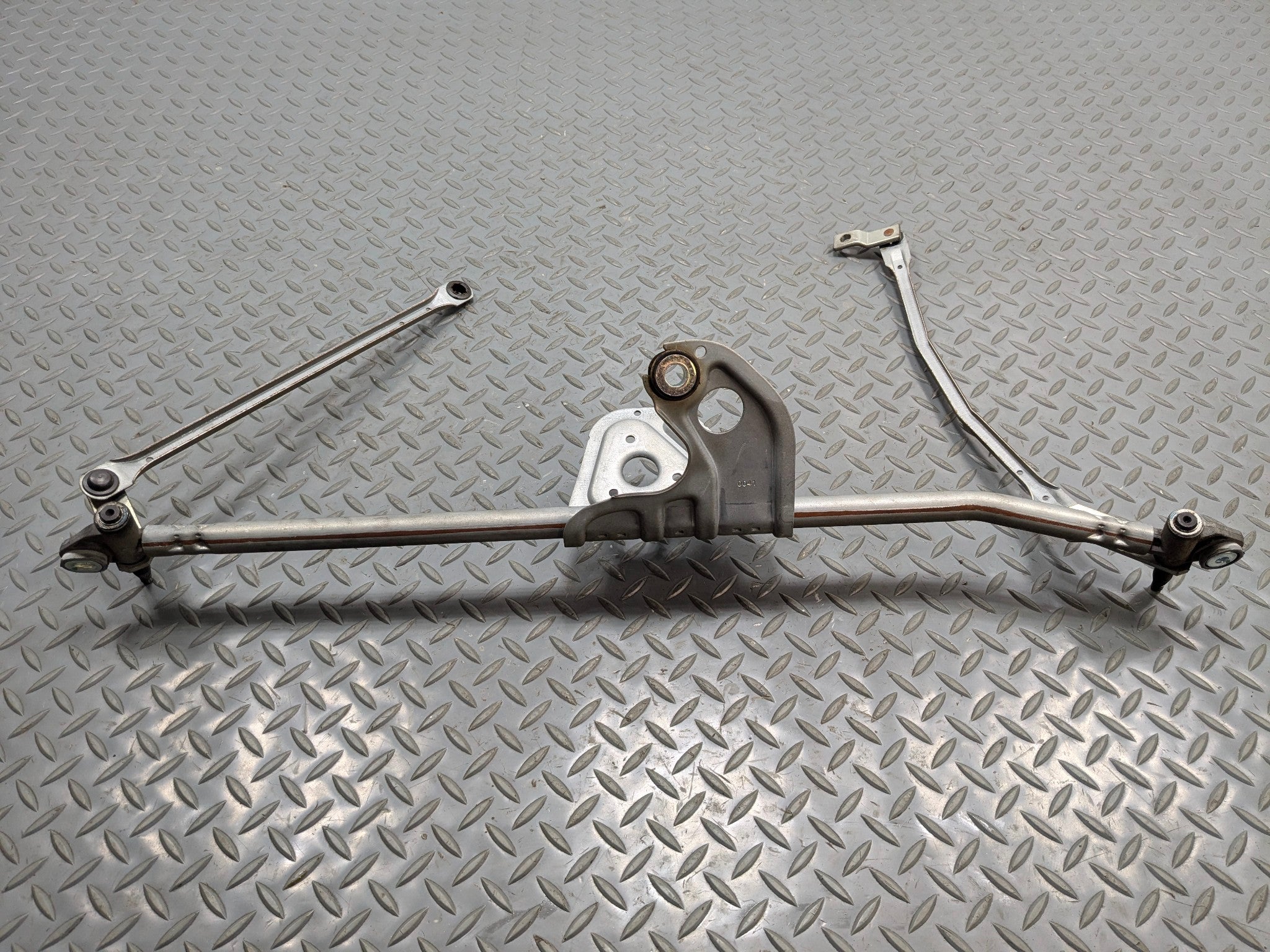 2011 - 2013 OEM MINI COOPER FRONT WINDSHIELD WIPER TRANSMISSION LINKAGE