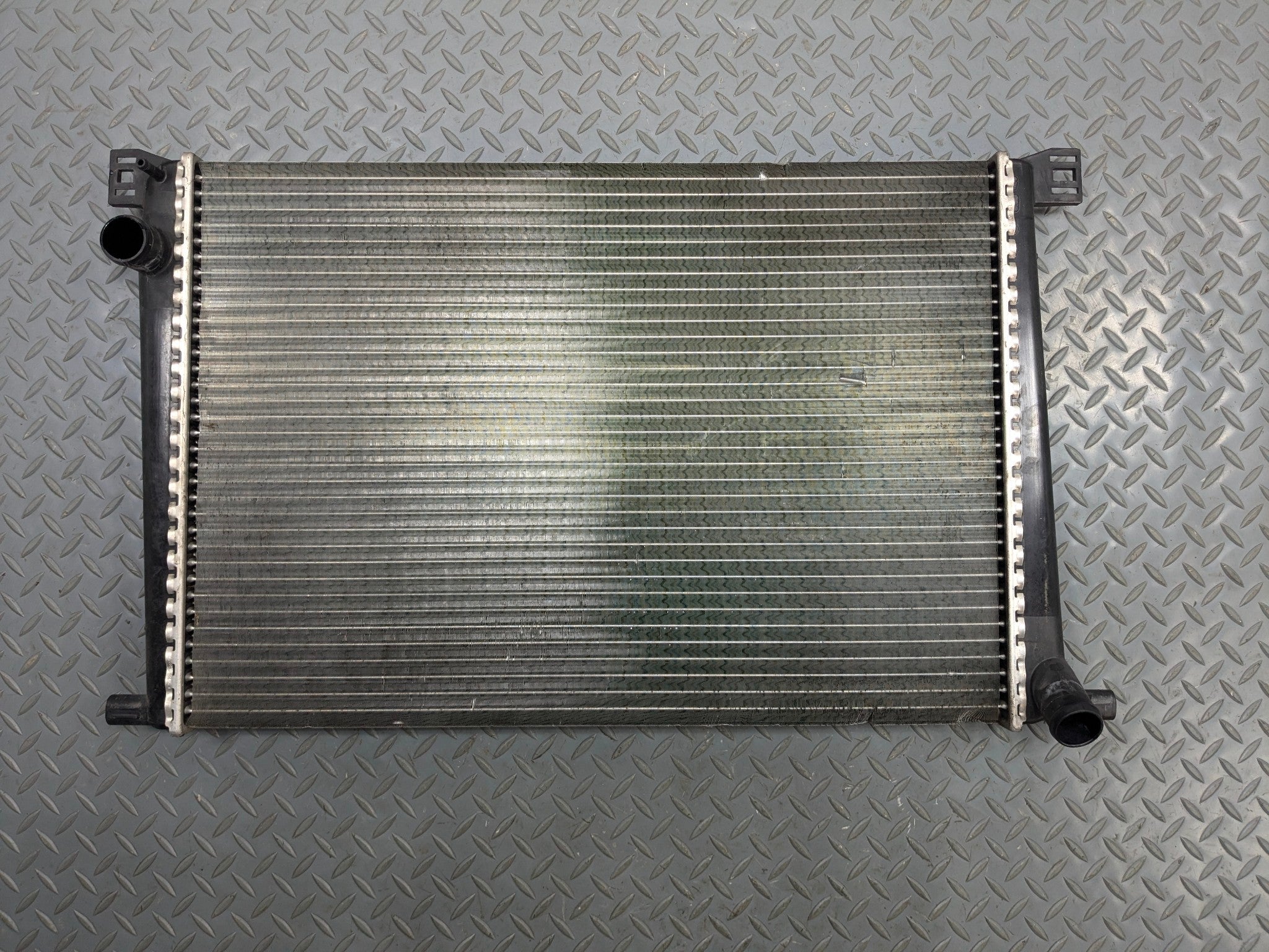 2011 - 2013 OEM MINI COOPER ENGINE MOTOR COOLING RADIATOR COMPONENT