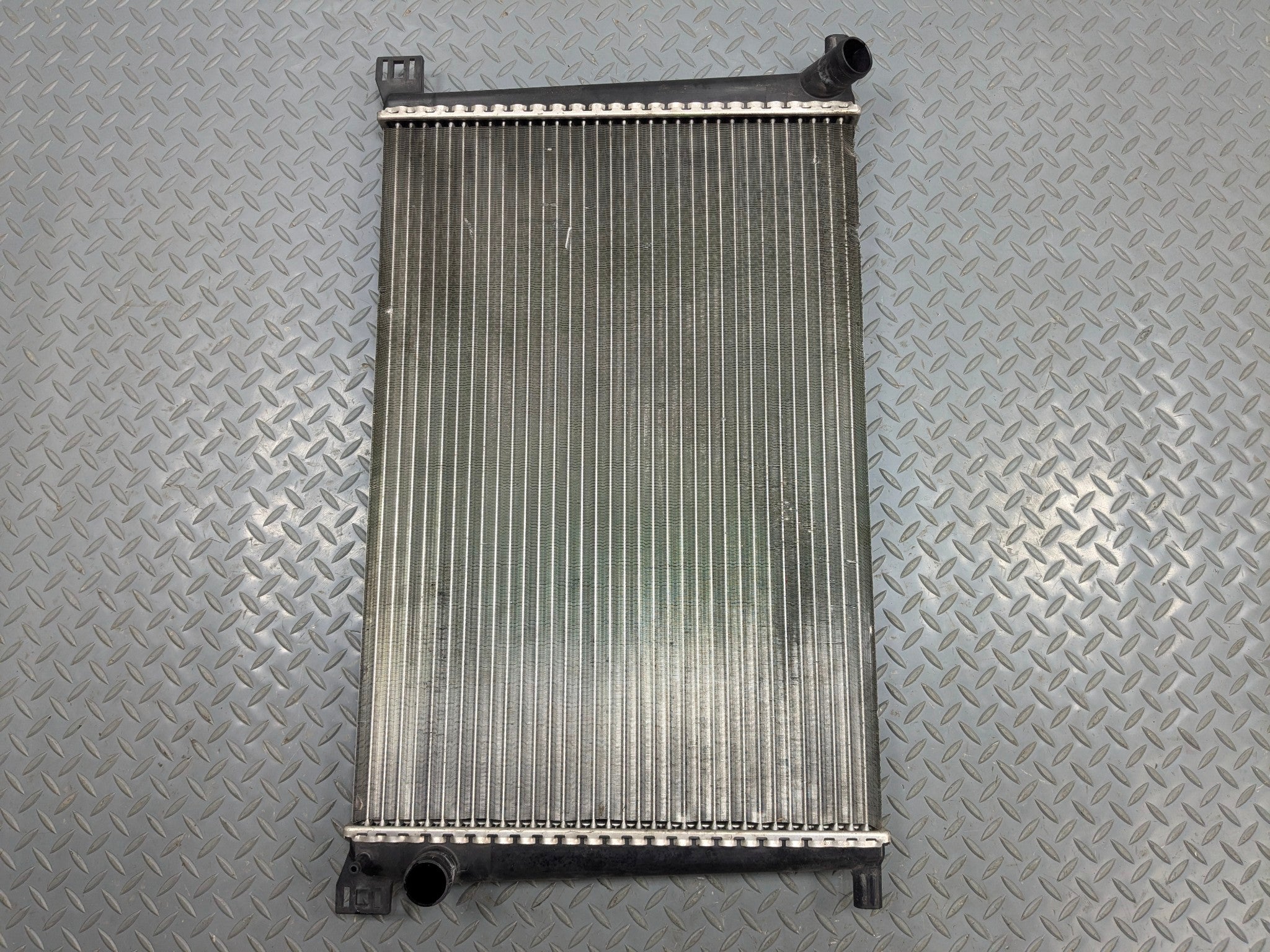 2011 - 2013 OEM MINI COOPER ENGINE MOTOR COOLING RADIATOR COMPONENT