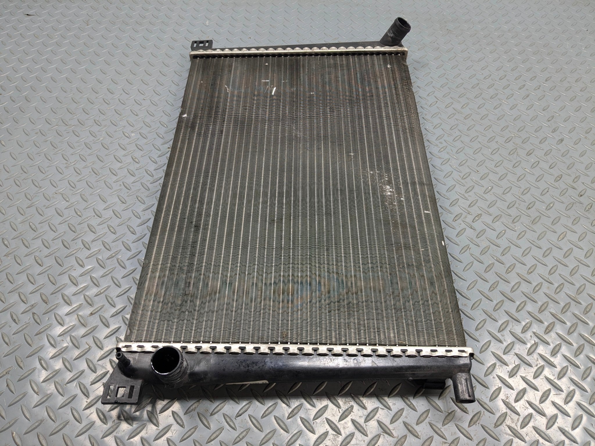 2011 - 2013 OEM MINI COOPER ENGINE MOTOR COOLING RADIATOR COMPONENT