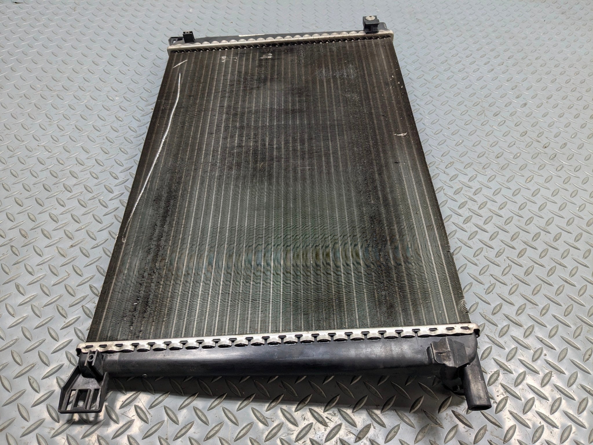 2011 - 2013 OEM MINI COOPER ENGINE MOTOR COOLING RADIATOR COMPONENT