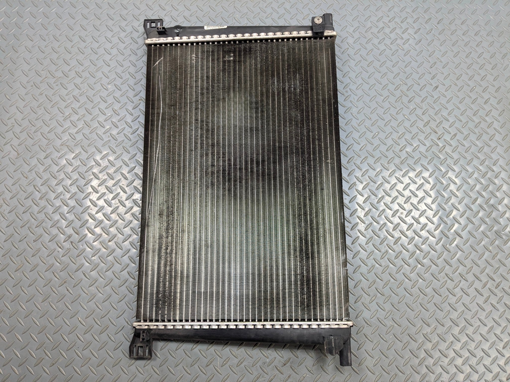 2011 - 2013 OEM MINI COOPER ENGINE MOTOR COOLING RADIATOR COMPONENT