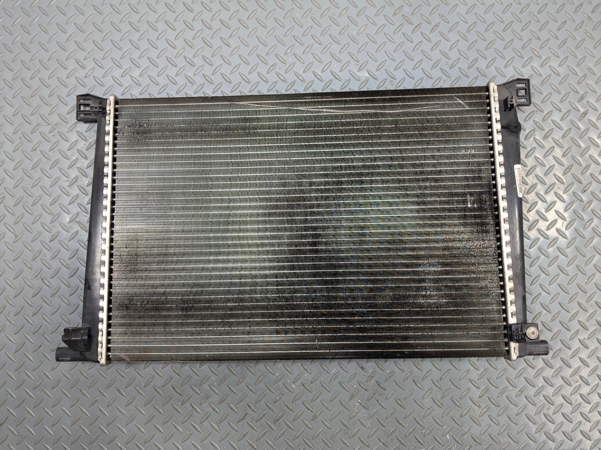 2011 - 2013 OEM MINI COOPER ENGINE MOTOR COOLING RADIATOR COMPONENT
