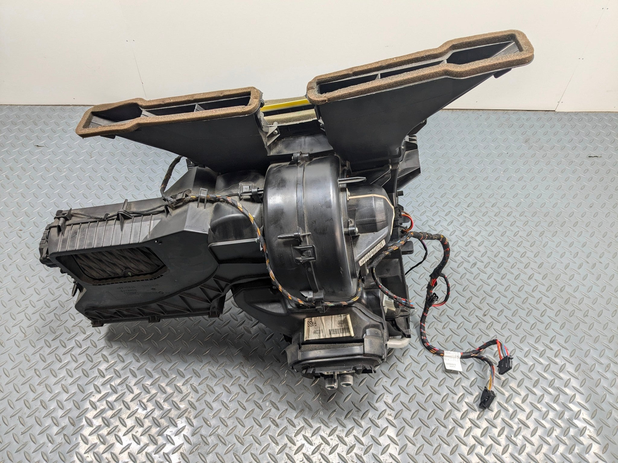 2011 - 2013 OEM MINI COOPER AC CLIMATE HEATER BLOWER HOUSING ASSEMBLY