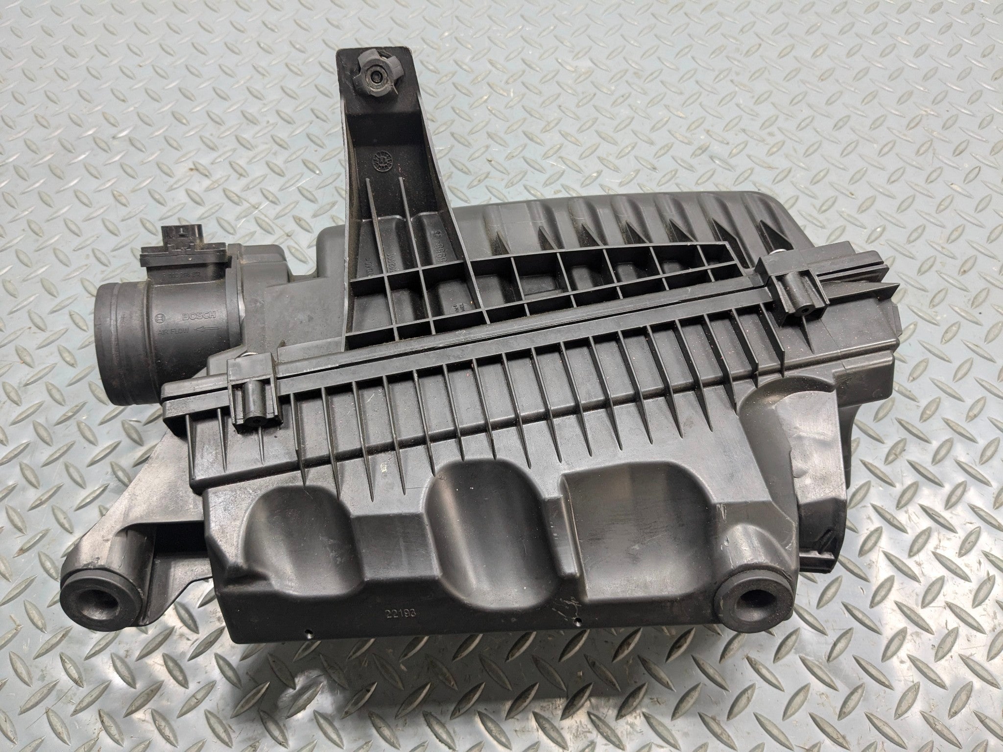2011 - 2013 OEM MINI COOPER ENGINE AIR CLEANER FILTER HOUSING BOX