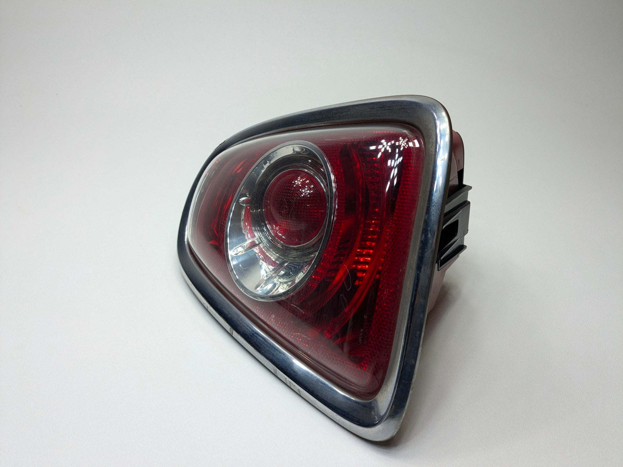 2011 - 2013 OEM MINI COOPER REAR RIGHT PASSENGER SIDE TAIL LIGHT ASSEMBLY