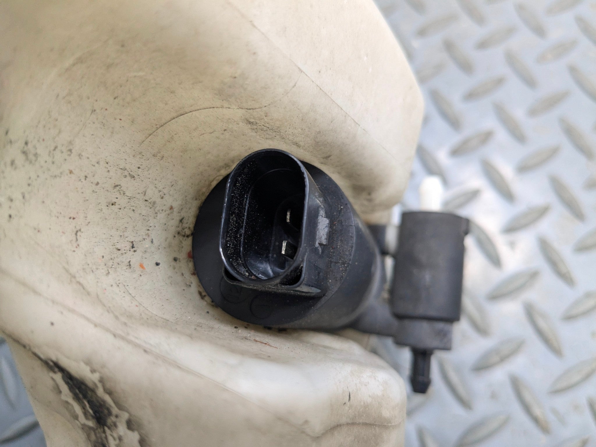 2011 - 2013 OEM MINI COOPER WINDSHIELD WASHER BOTTLE TANK RESERVOIR
