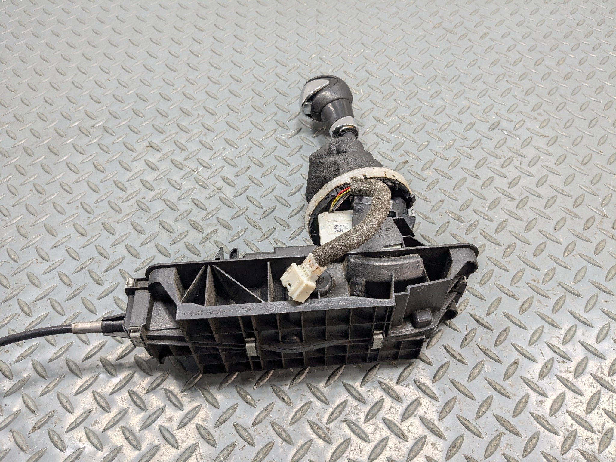 2011 - 2013 OEM MINI COOPER TRANSMISSION GEAR FLOOR SHIFTER LEVER