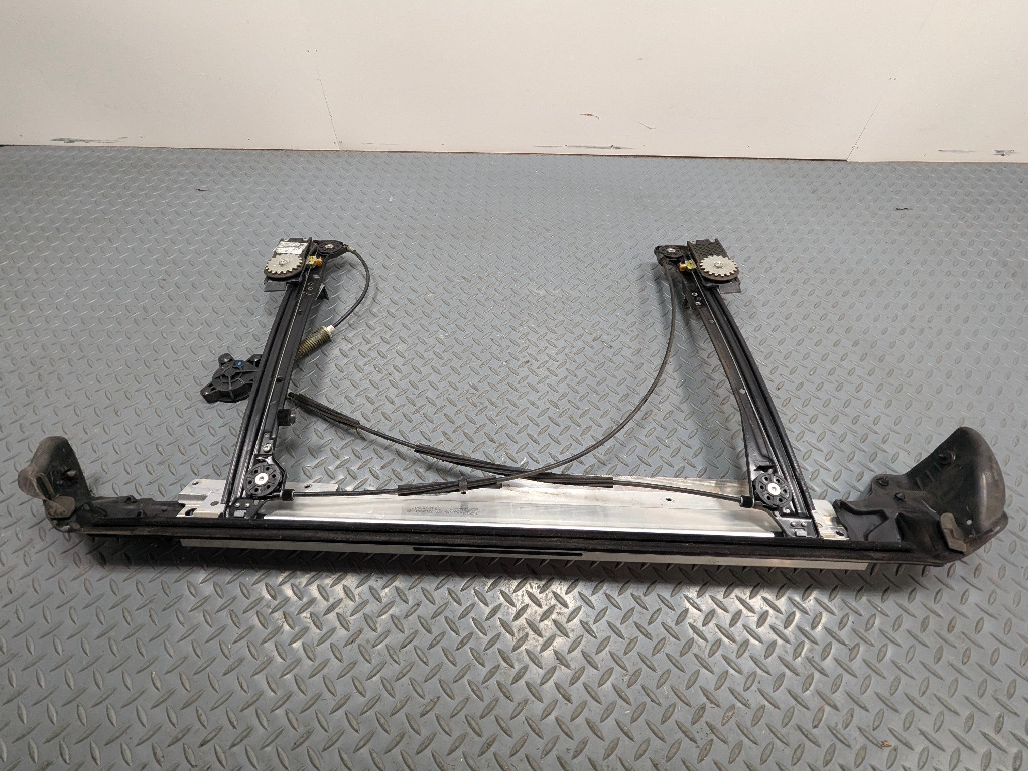 2011 - 2013 OEM MINI COOPER FRONT RIGHT PASSENGER SIDE DOOR REGULATOR
