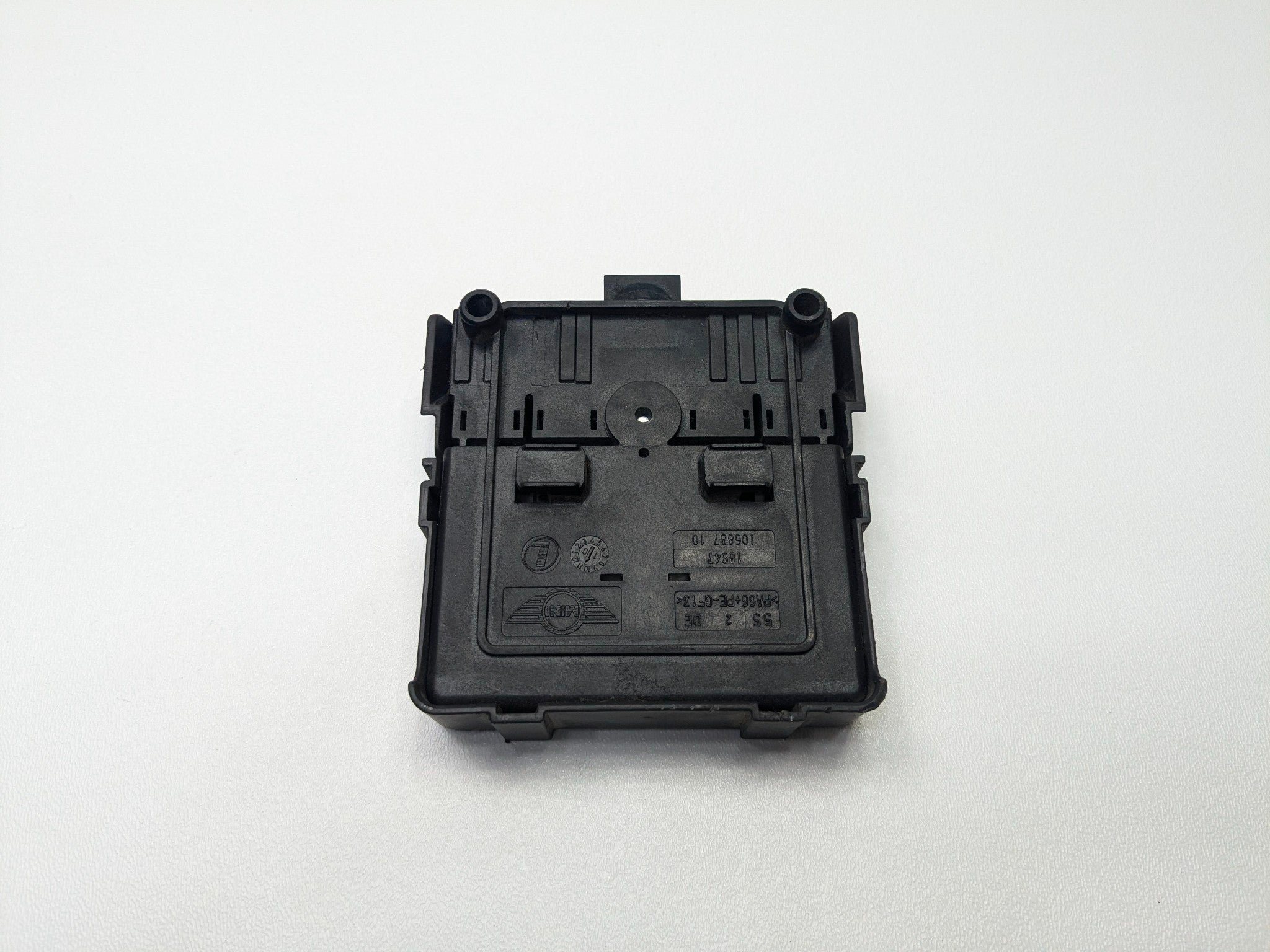 2011 - 2013 OEM MINI COOPER ENGINE POWER REGULATOR DISTRIBUTOR UNIT