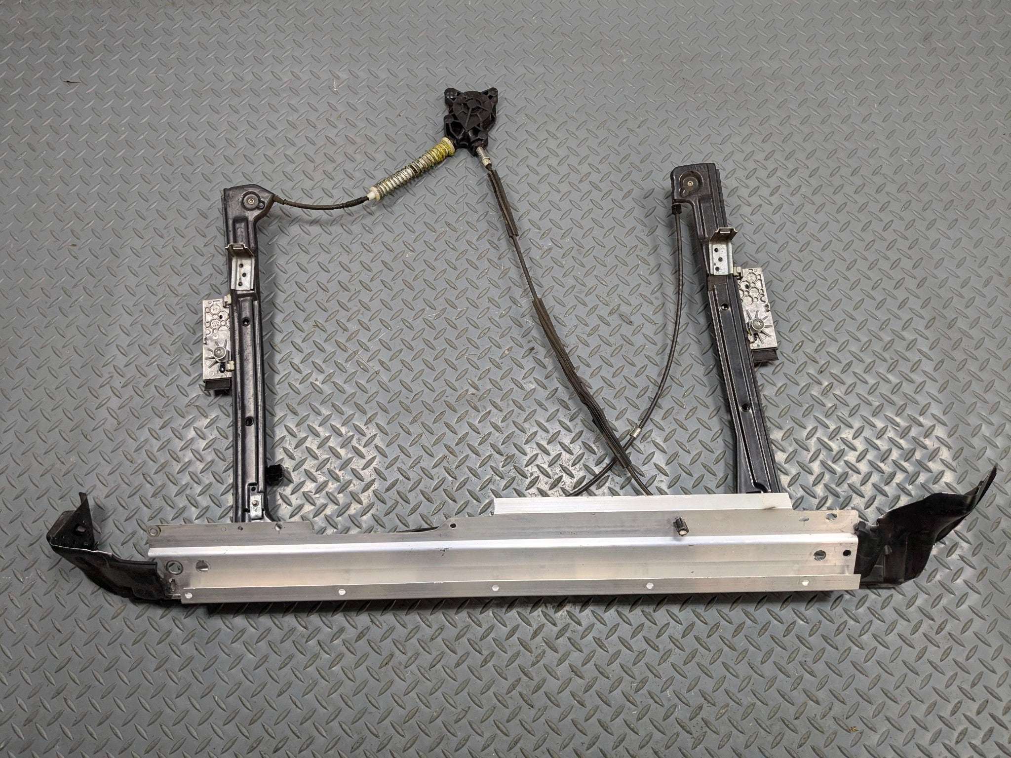 2011 - 2013 OEM MINI COOPER FRONT LEFT DRIVER SIDE DOOR REGULATOR