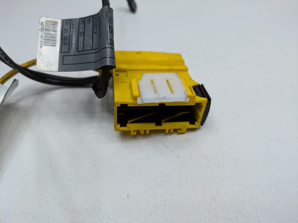 2011 - 2013 OEM MINI COOPER FRONT RIGHT SIDE SEAT BELT TENSIONER BUCKLE