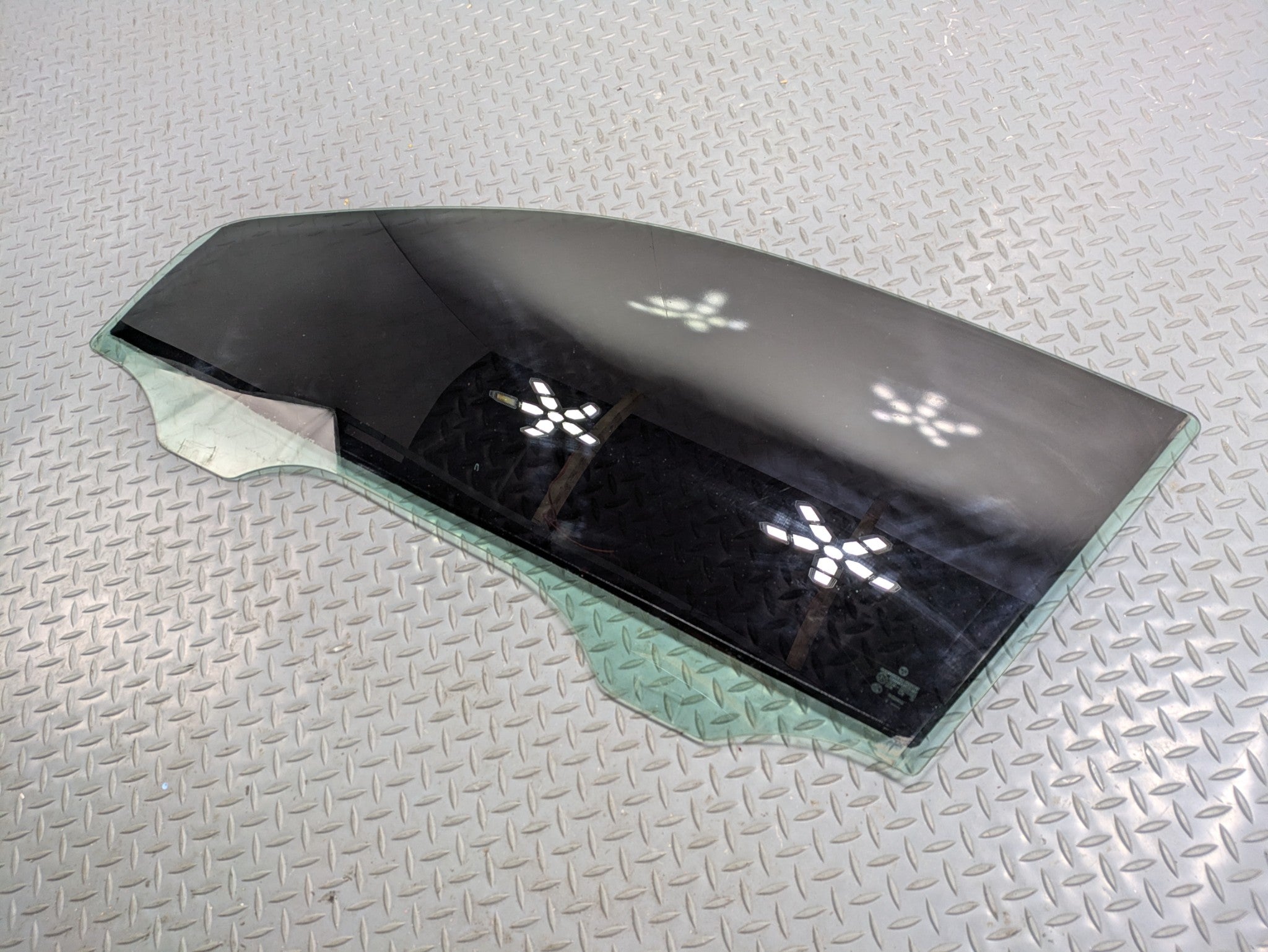 2004 - 2006 OEM MERCEDES-BENZ C230 FRONT LEFT DRIVER SIDE DOOR WINDOW GLASS